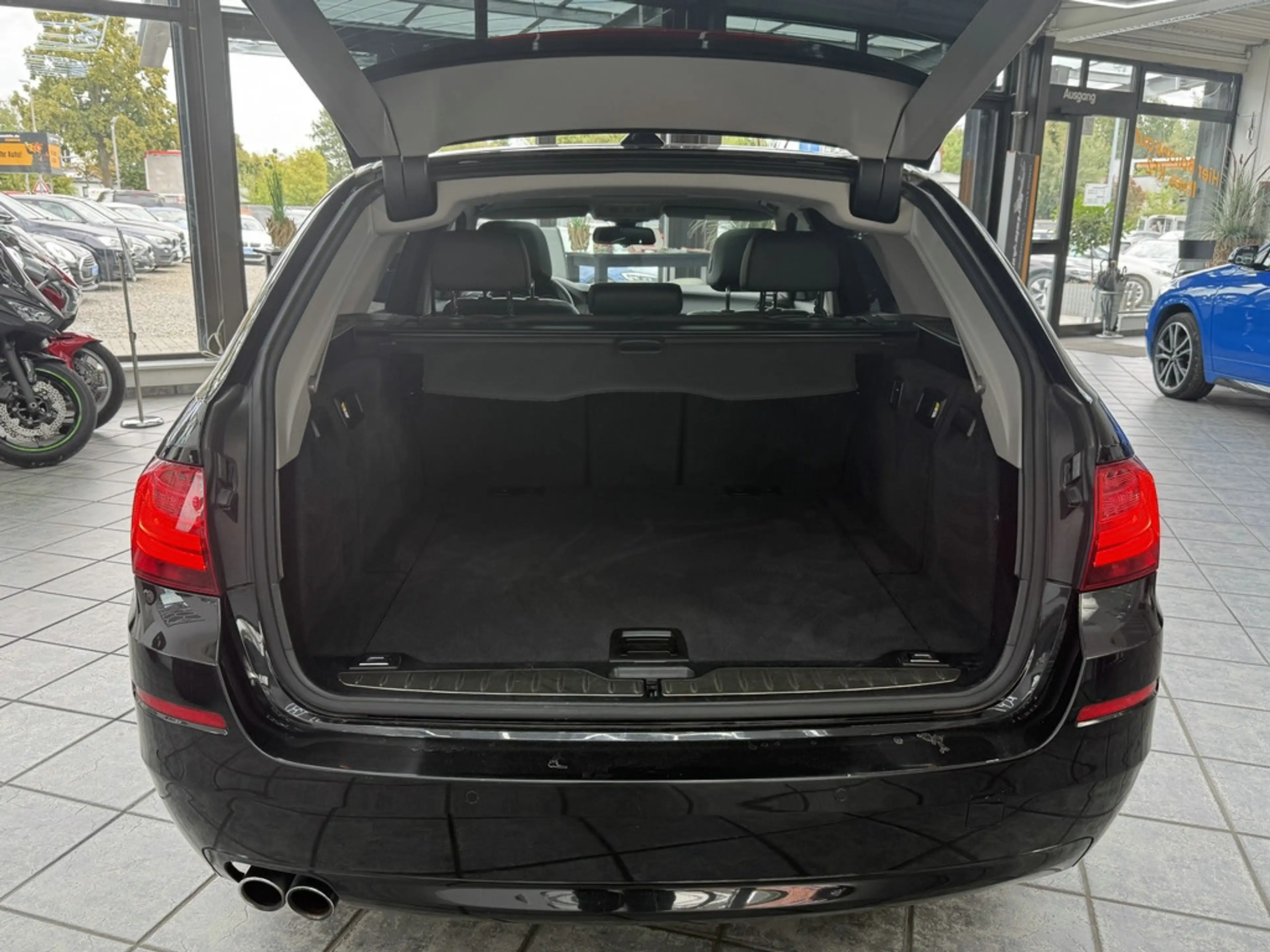 BMW 530 dA Touring xDrive, Leder, Navi, Pano, Xenon — photo 9