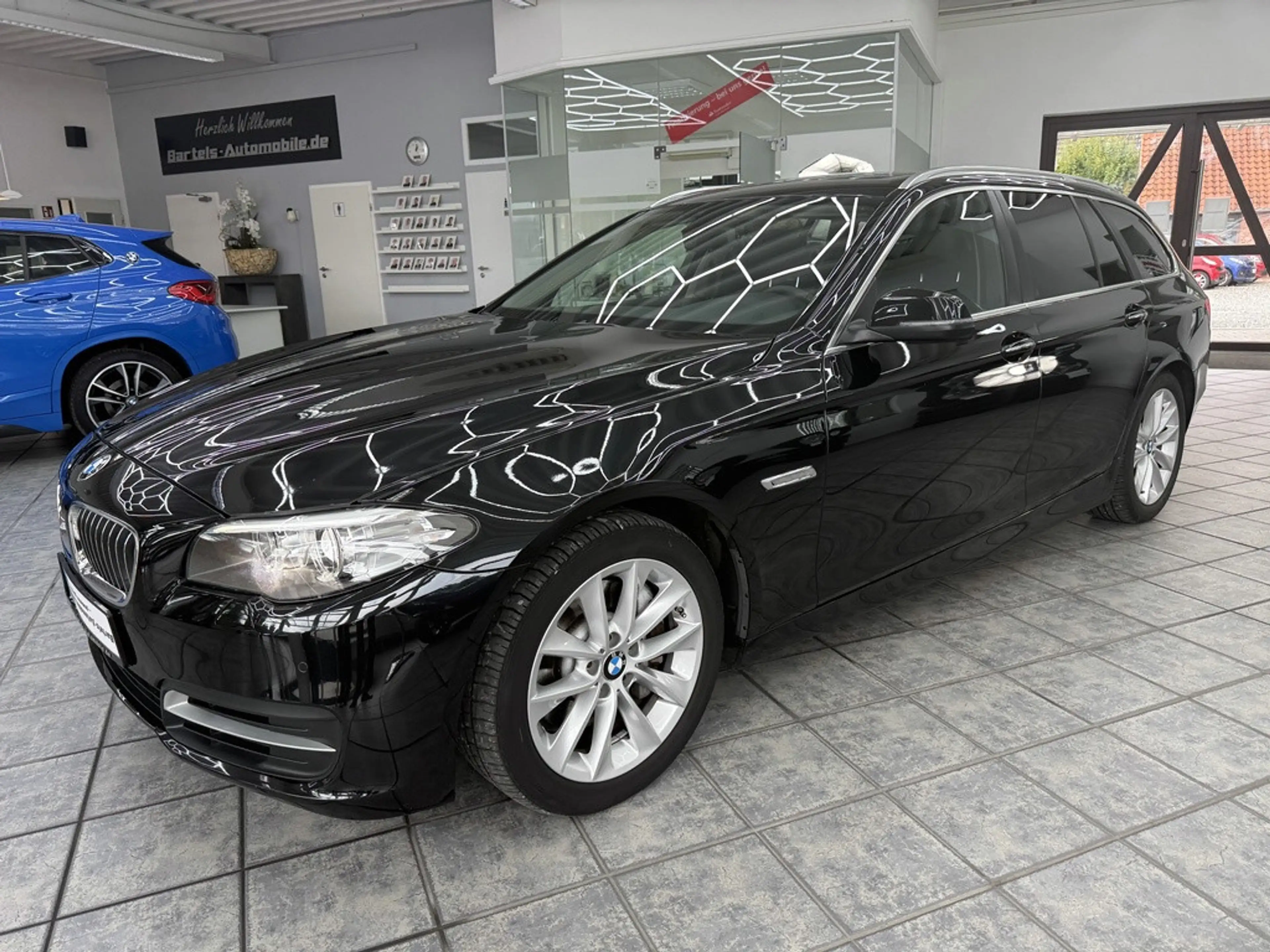 BMW 530 dA Touring xDrive, Leder, Navi, Pano, Xenon — photo 3