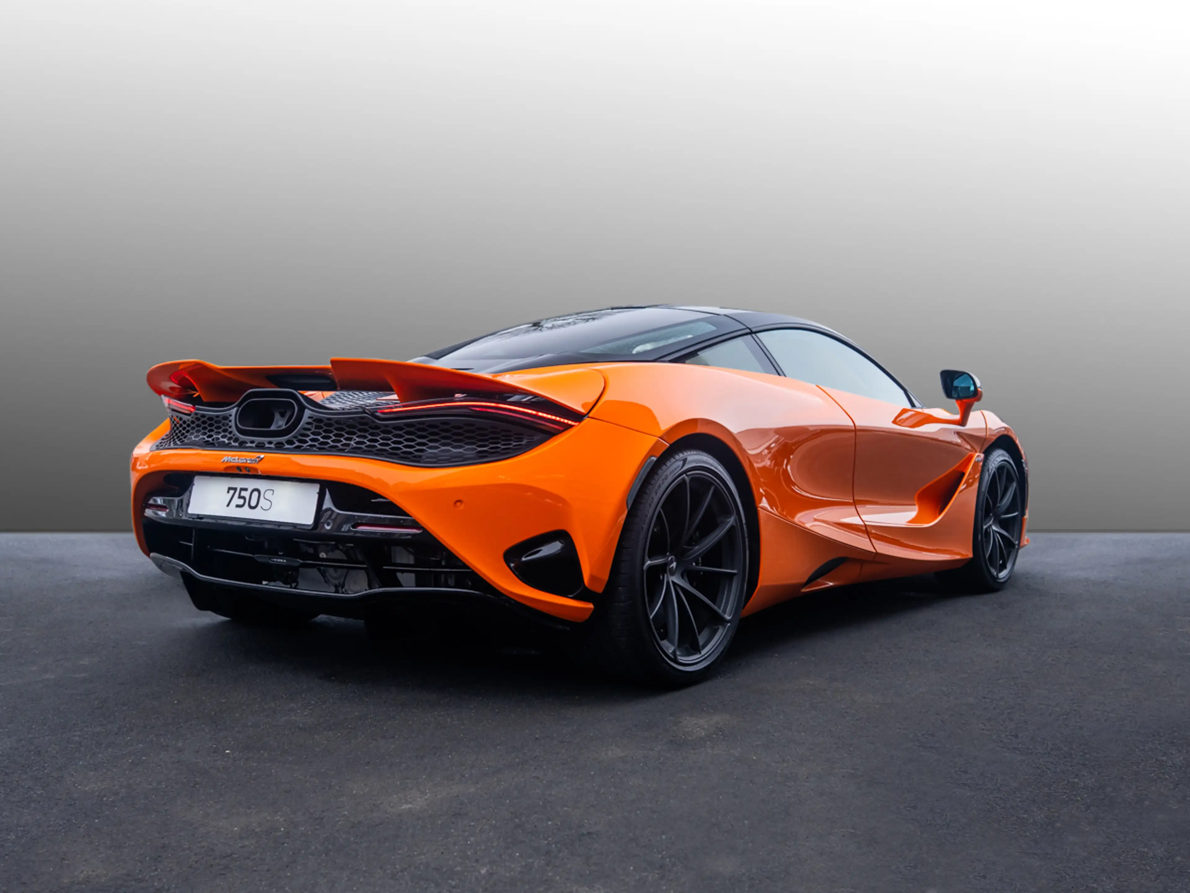 McLaren 750S Performance/360°/CF Fenders/CF SW — photo 4