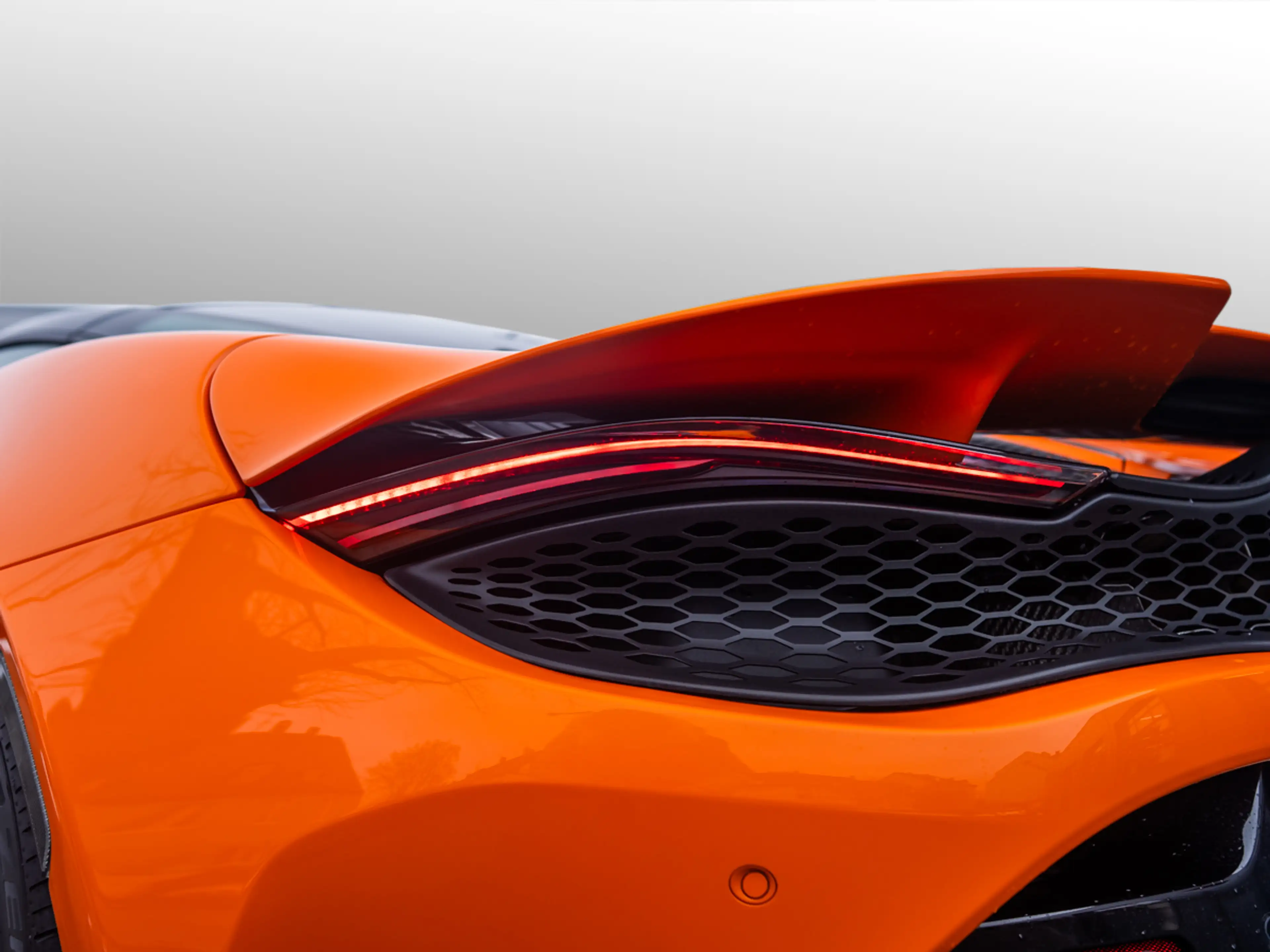 McLaren 750S Performance/360°/CF Fenders/CF SW — photo 15