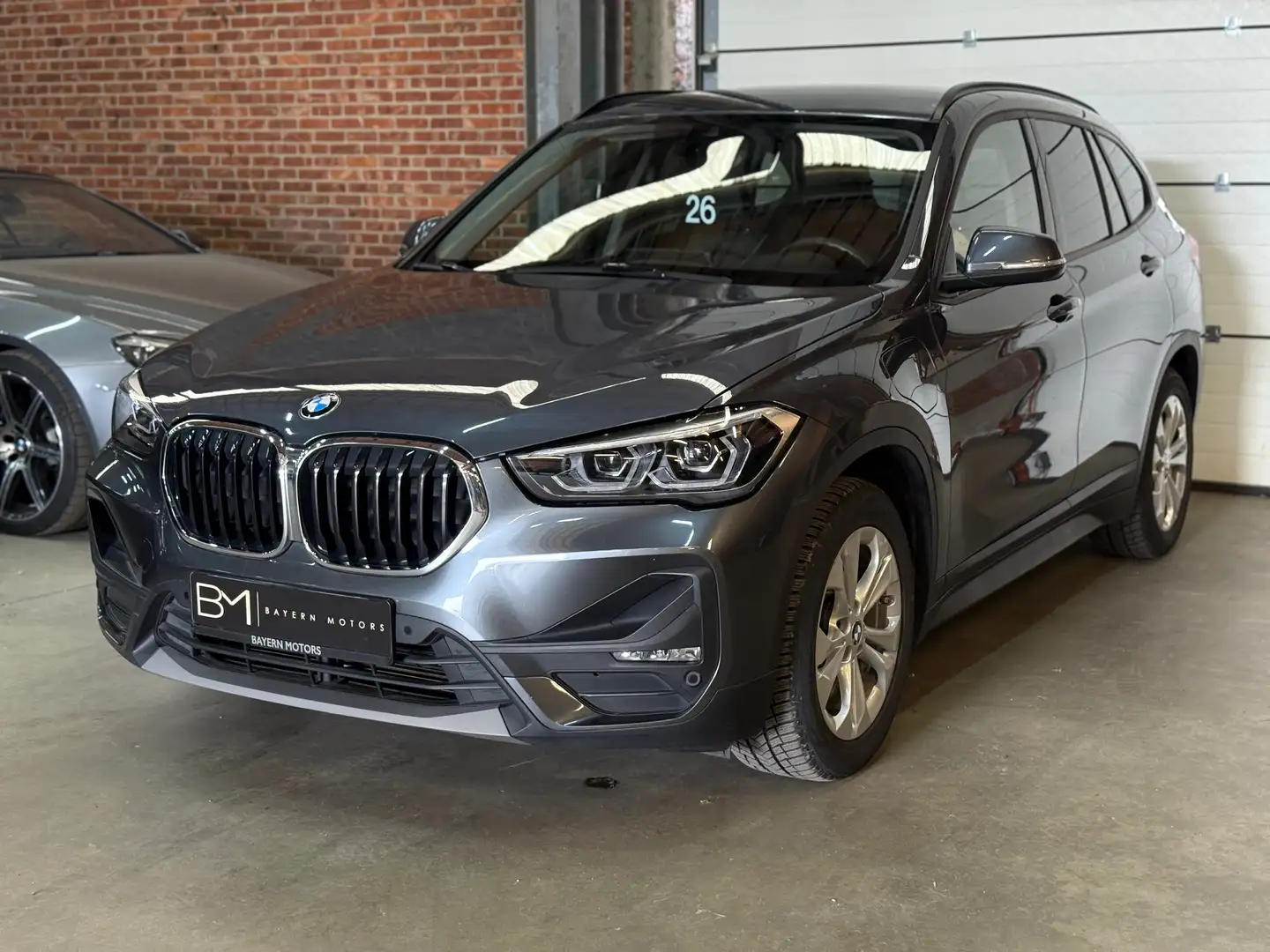 BMW X1 PHEV 1.5iA xDrive25e Automaat Leder Navi LED Gris - 1