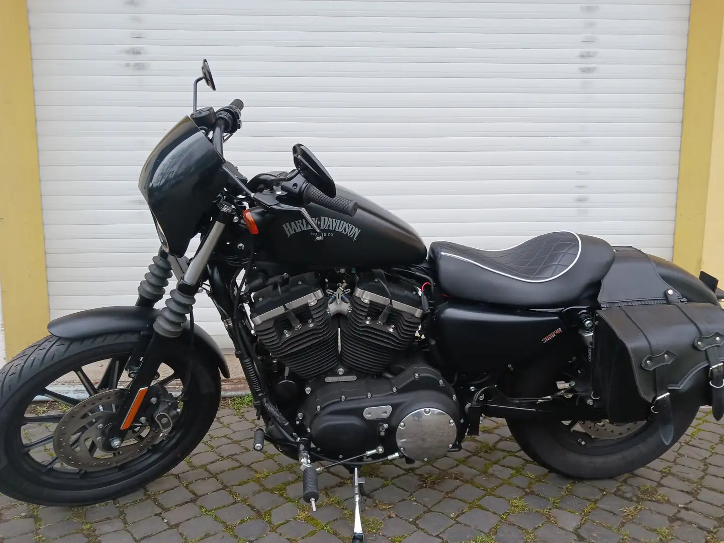 Harley-Davidson Iron 883 IRON 883 Schwarz - 1