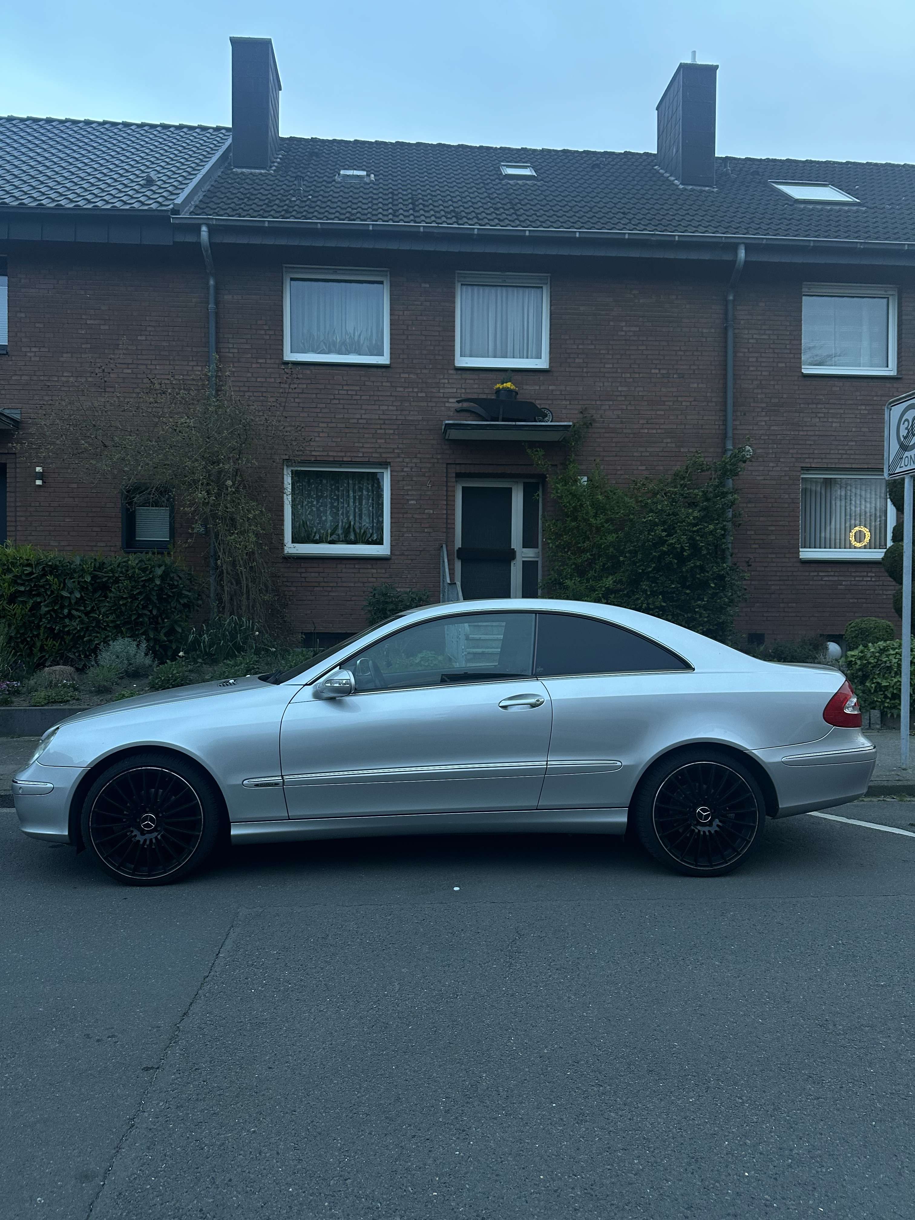 Second hand Mercedes Benz Clk-Class 