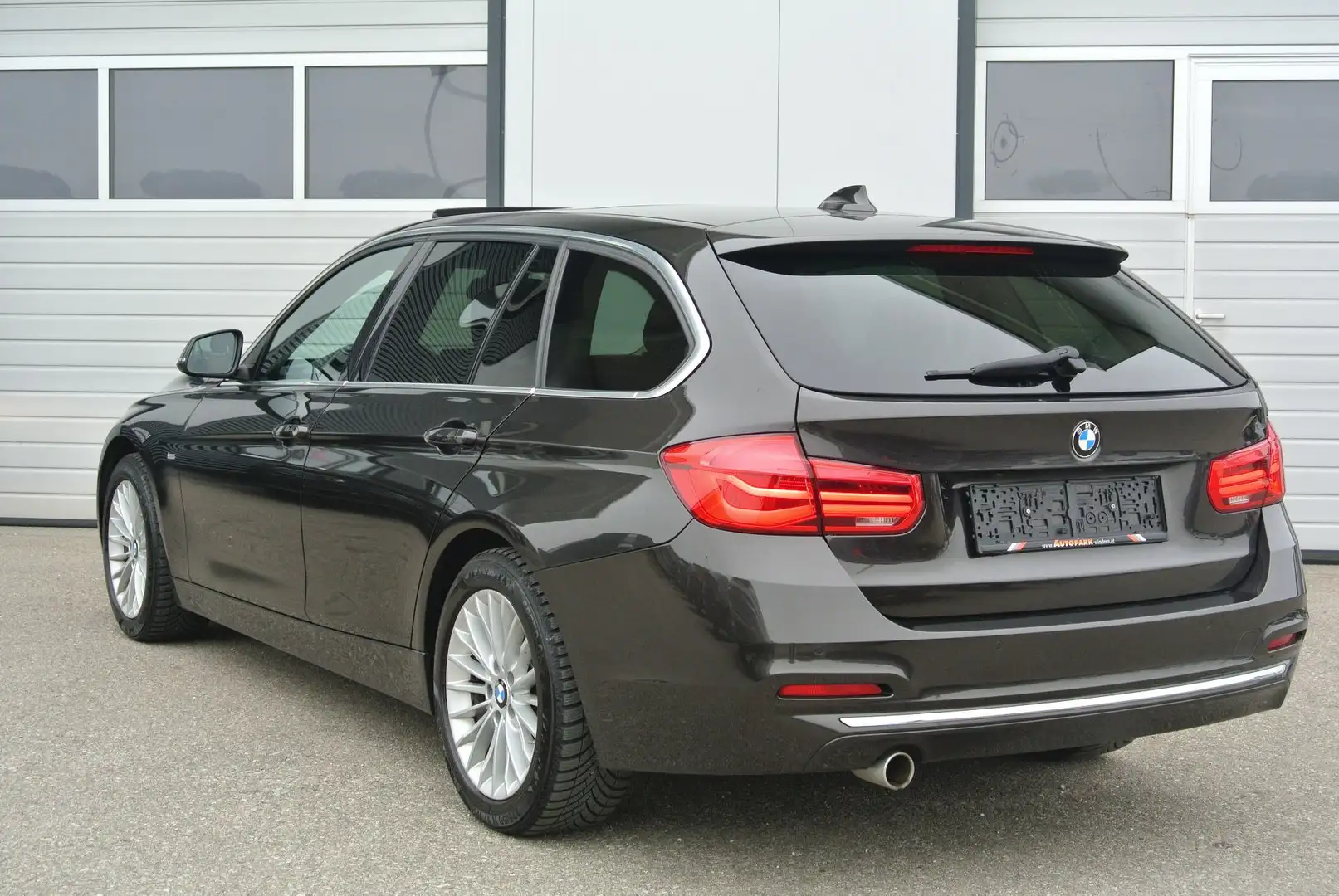 BMW 318 d touring Aut. * Luxury Line * LEDER * PANO *NAVI Braun - 2