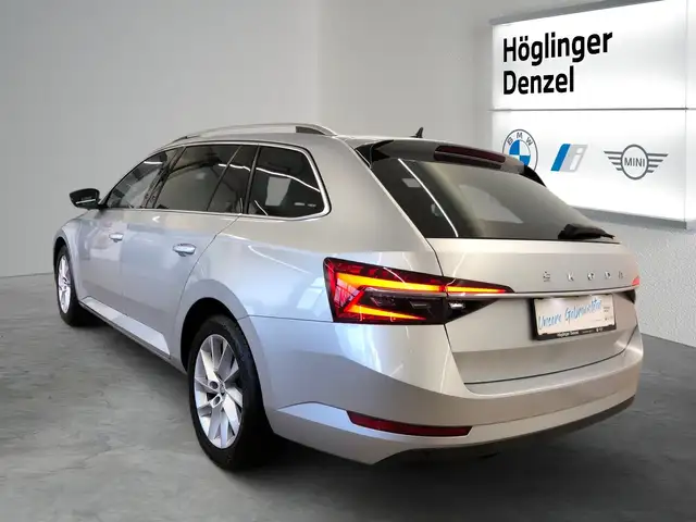 Skoda Superb view 11
