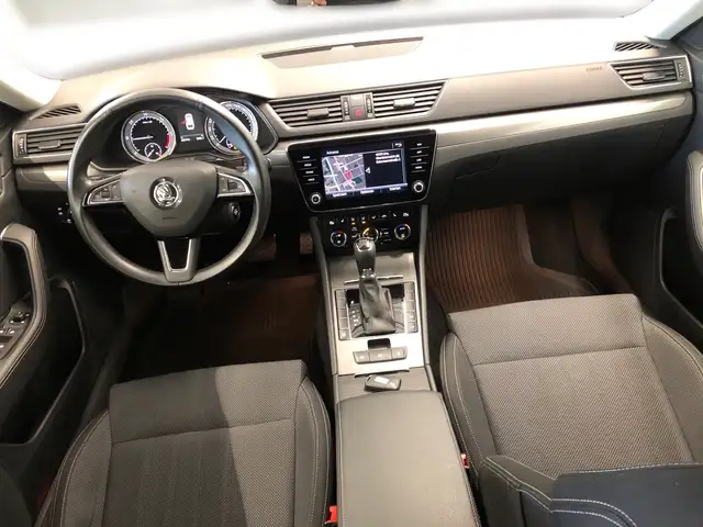 Skoda Superb view 9