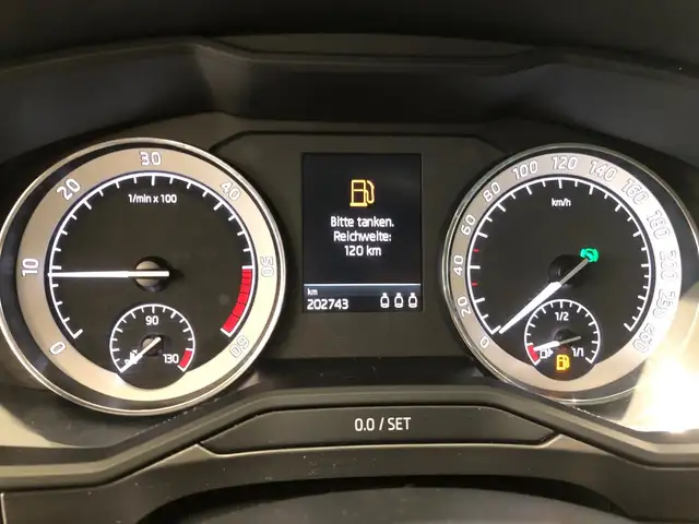 Skoda Superb view 4