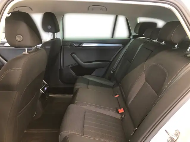 Skoda Superb view 7