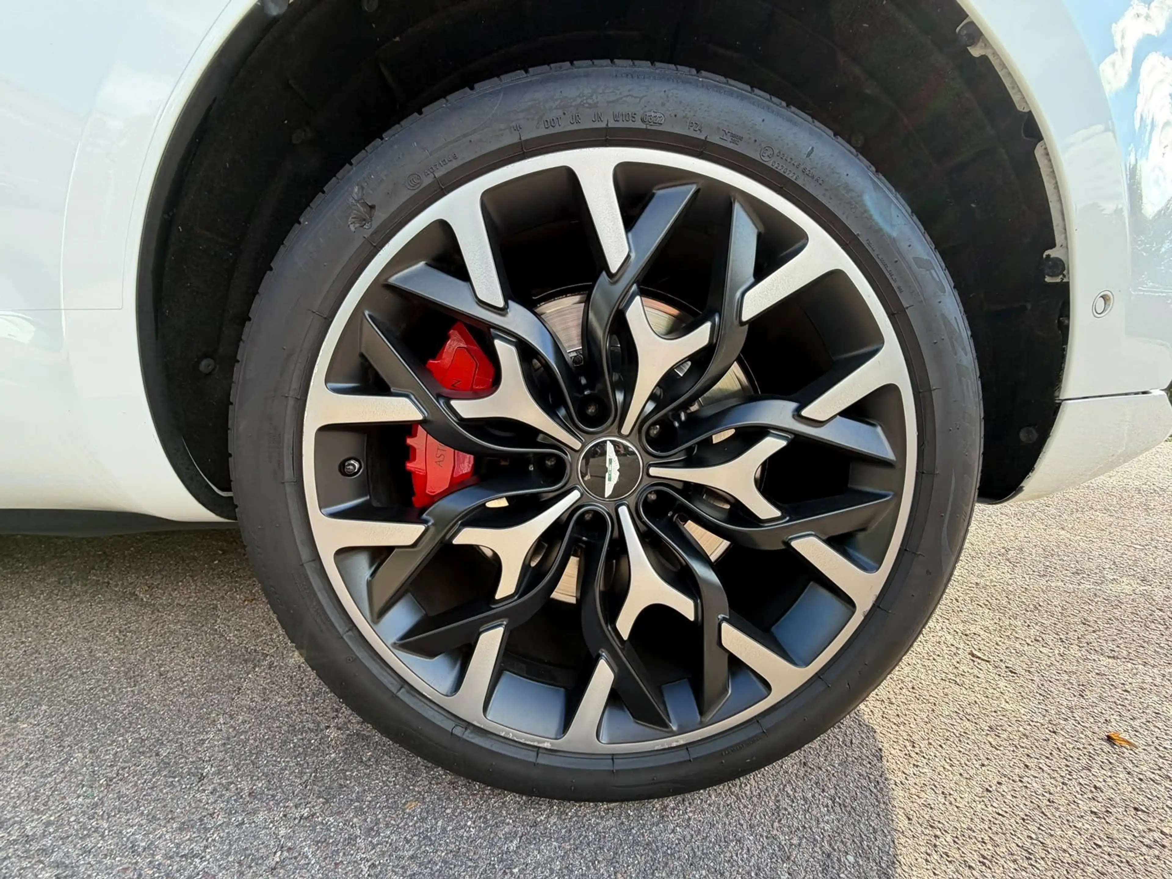 Aston Martin DBX 1913 EDITION 1 OF 500 DEUTSCH SCHECKHEFT — photo 12
