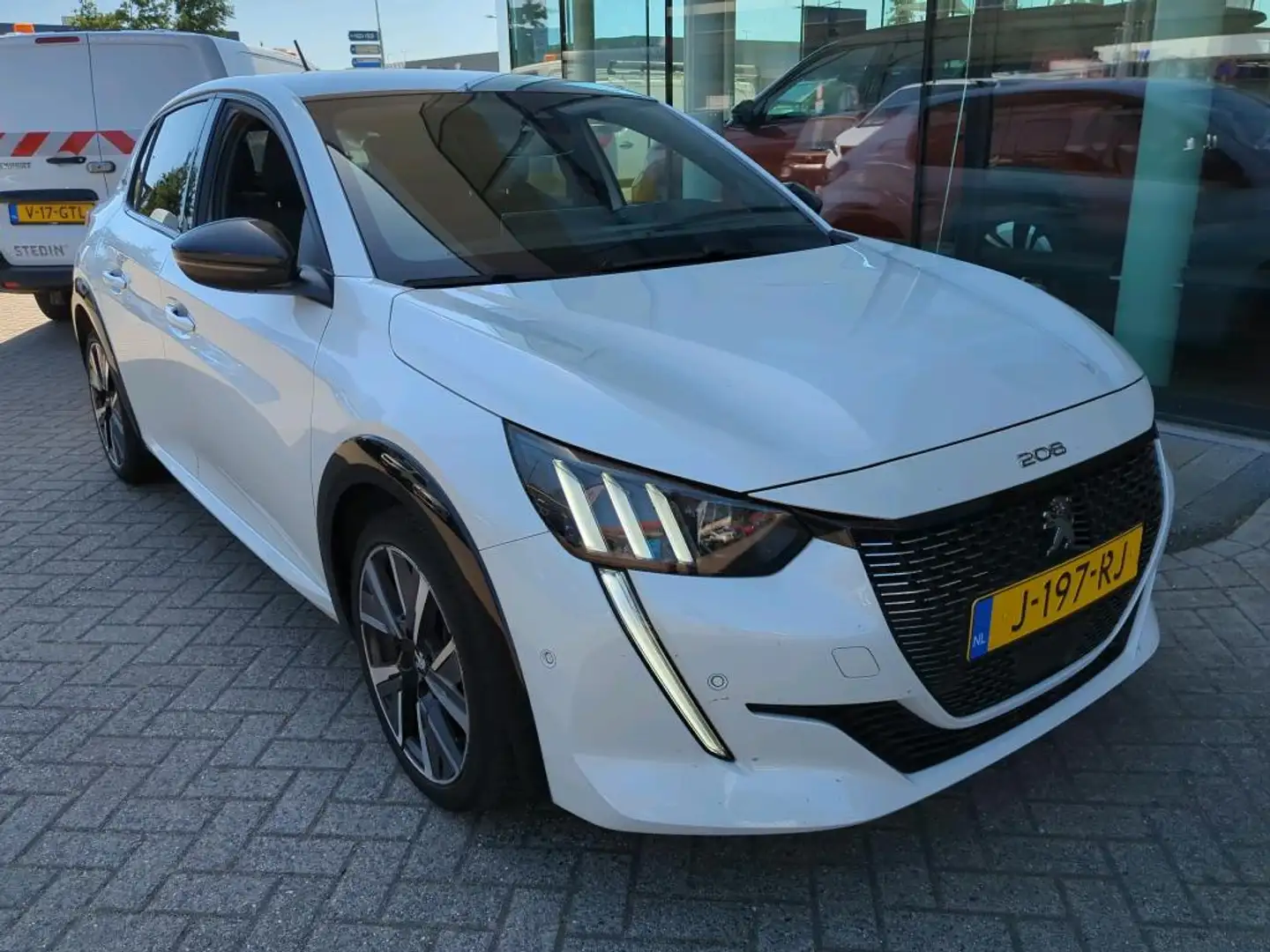 Peugeot 208 1.2 PureTech GT-Line | Navigatie | Camera | Apple Wit - 2