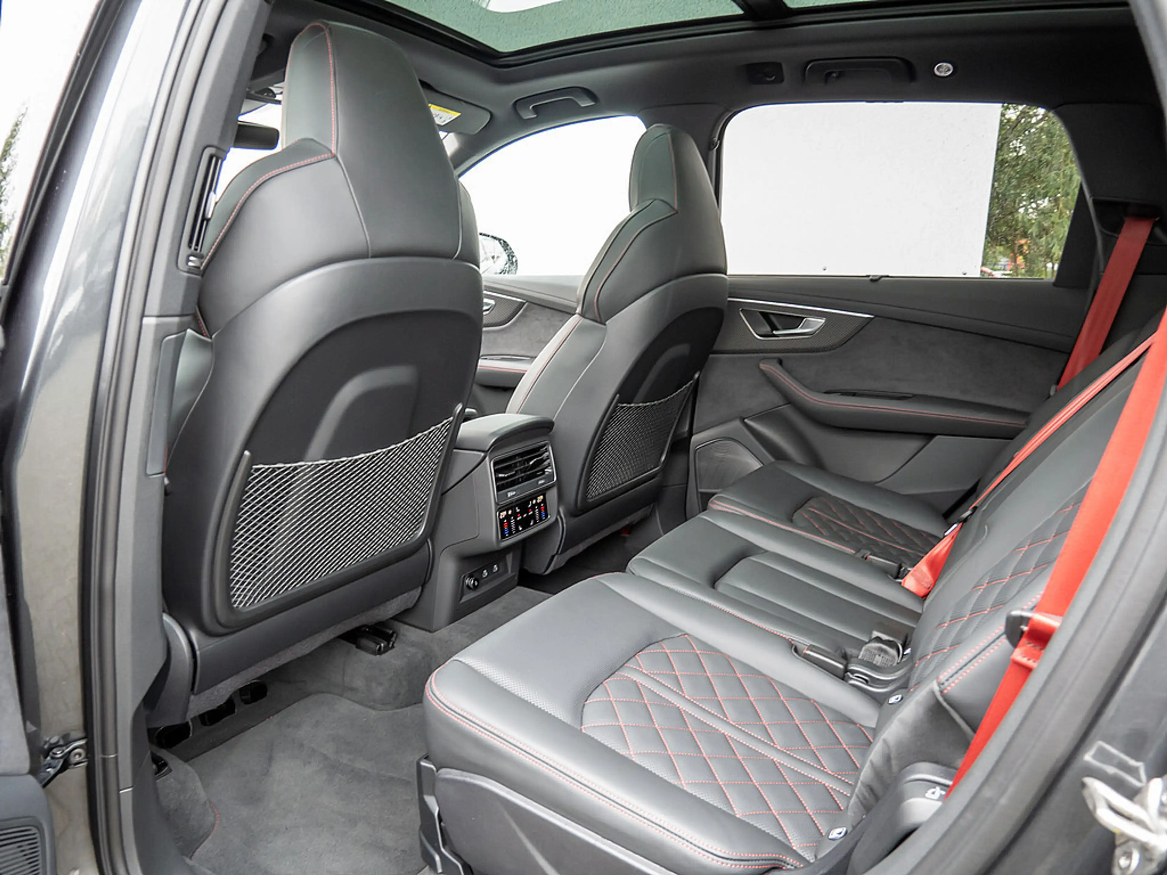 Audi SQ7 SUV TFSI quattro LASER PANO AHK STANDHZ — photo 7