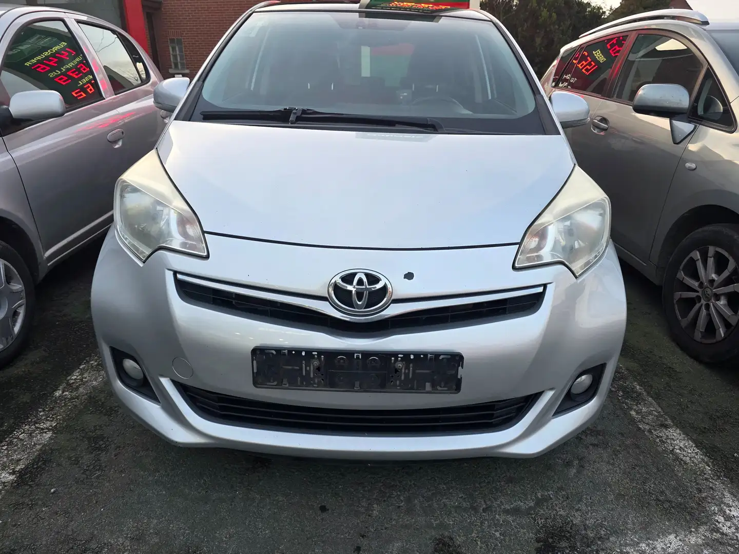 Toyota Verso-S Verso S 1.33 VVT-i Sol Multidrive S Automatique Gri - 1