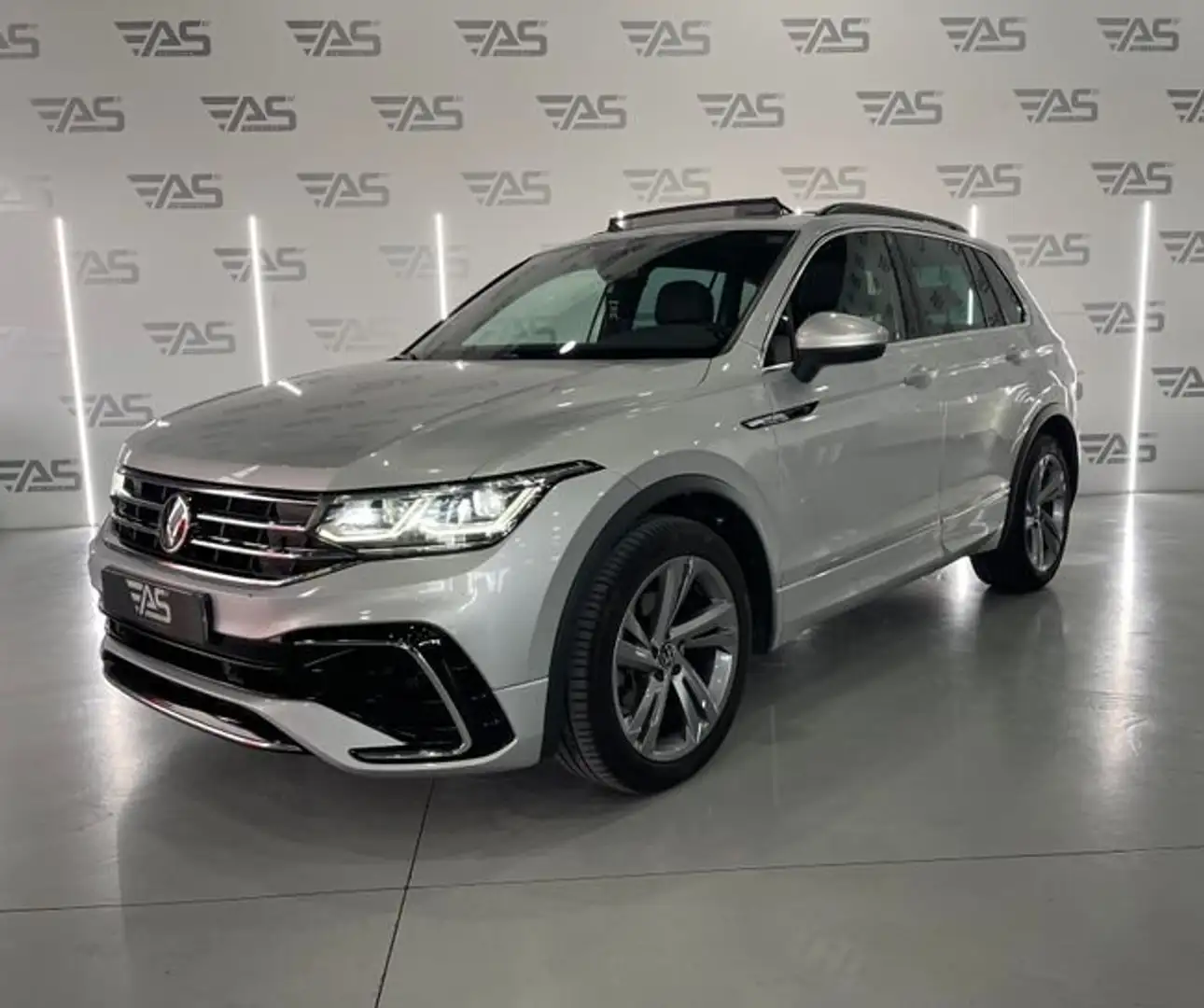 Volkswagen Tiguan 2.0TDI R-Line DSG 110kW Grau - 1
