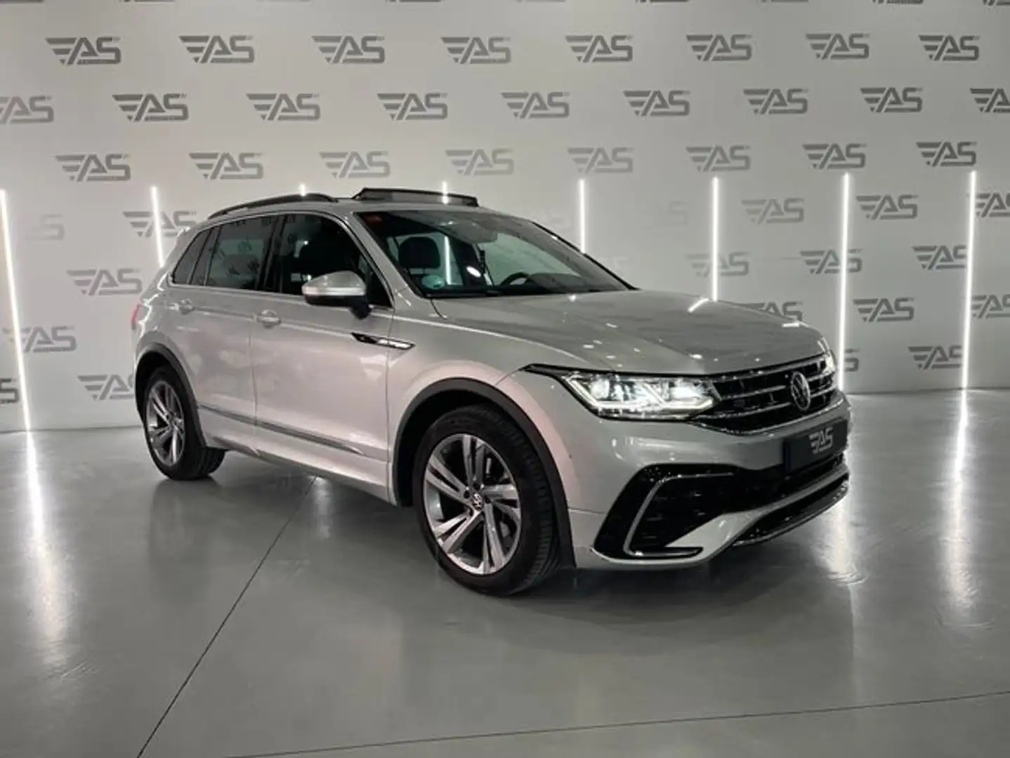 Volkswagen Tiguan 2.0TDI R-Line DSG 110kW Grau - 2