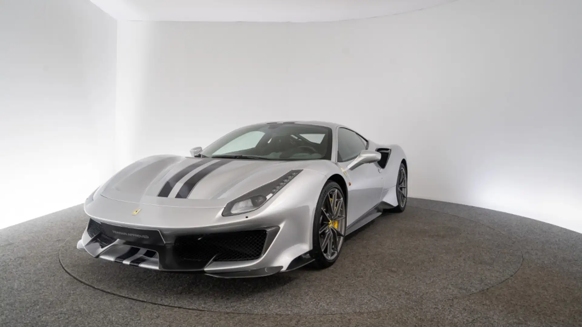 Ferrari 488 Pista Plateado - 2