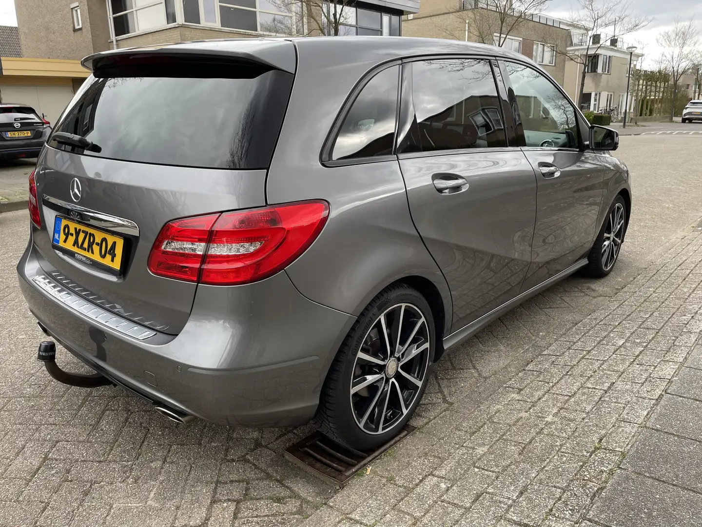 Mercedes-Benz B 180 Ambition automaat camera touchscreen trekhaak Grijs - 2