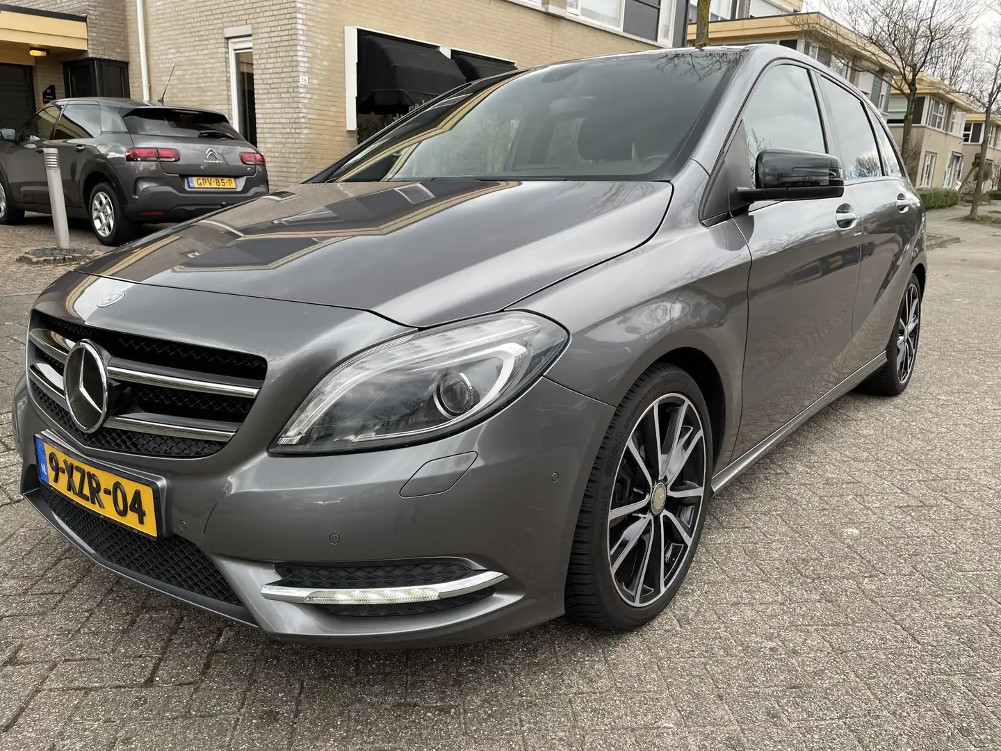 Mercedes-Benz B 180 Ambition automaat camera touchscreen trekhaak Grijs - 1