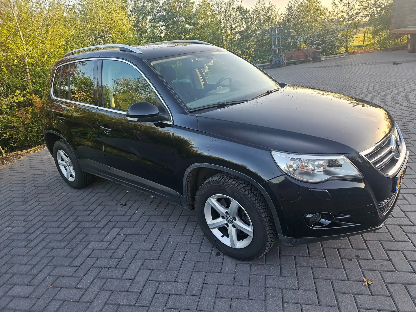 Volkswagen Tiguan Tiguan 2.0 TSI Comf Zwart - 2