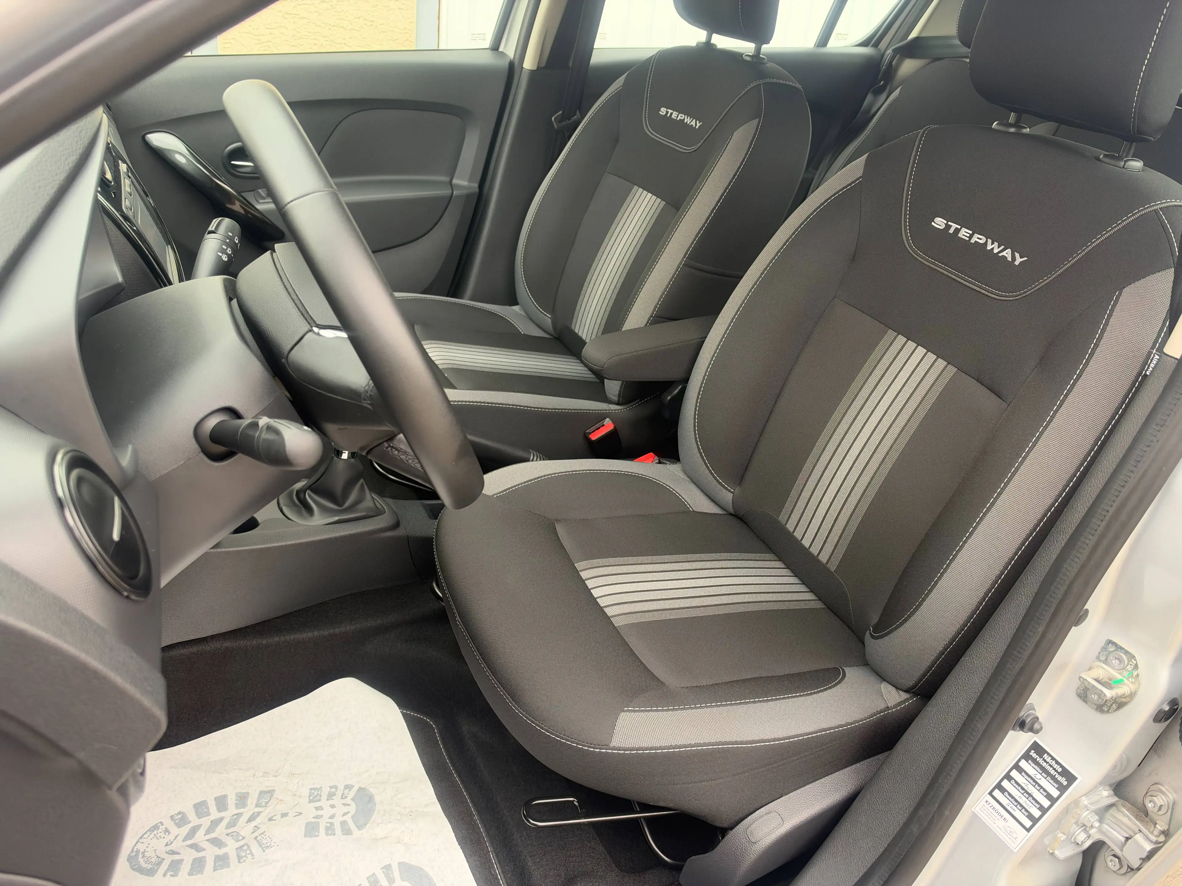Dacia Sandero STEPWAY CELEBRATION KAMERA PDC MEDIA NAVI BLUETOOTH STARTSTOP TEMPOMAT LED AUX USB — photo 11