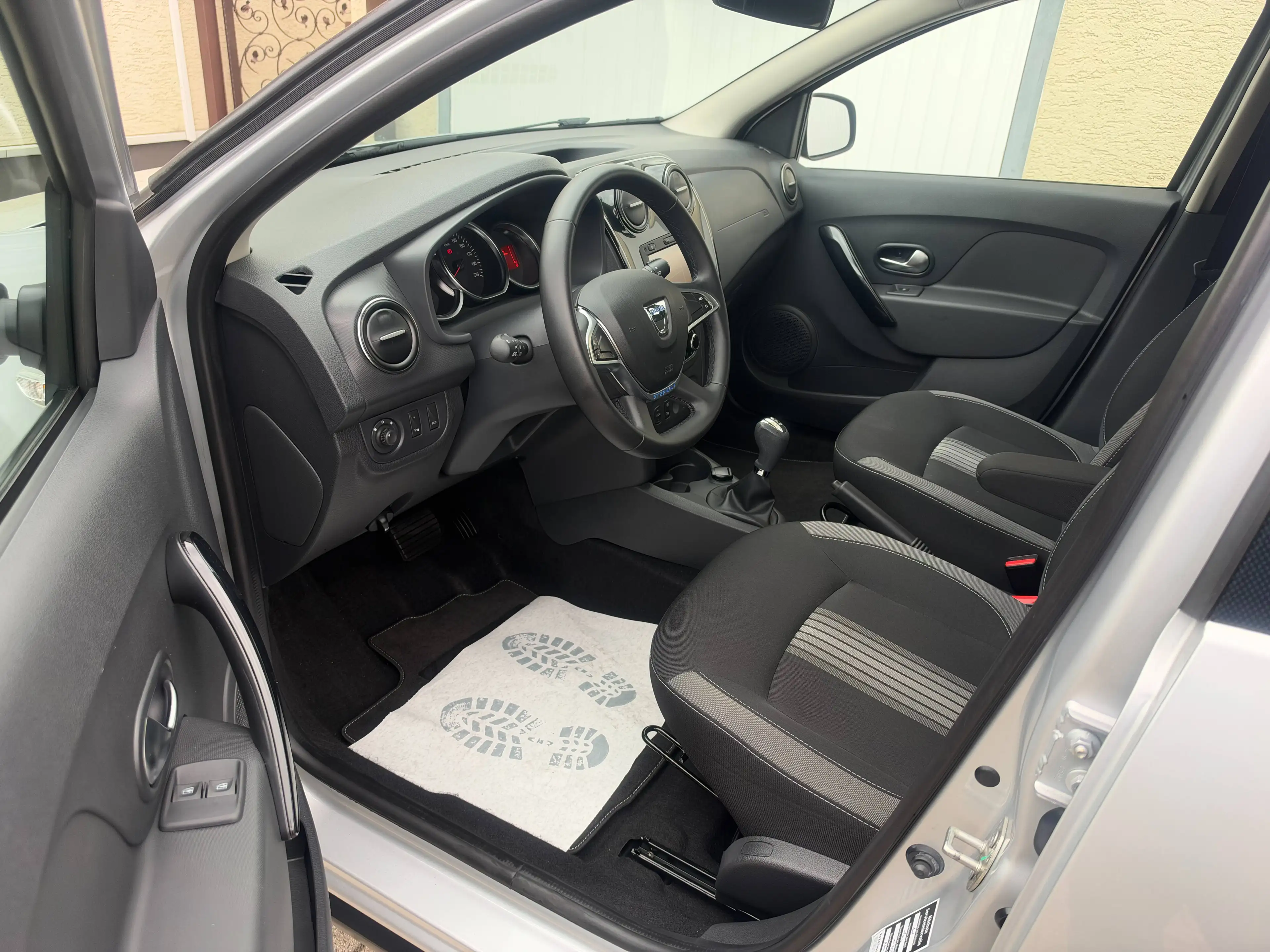 Dacia Sandero STEPWAY CELEBRATION KAMERA PDC MEDIA NAVI BLUETOOTH STARTSTOP TEMPOMAT LED AUX USB — photo 10