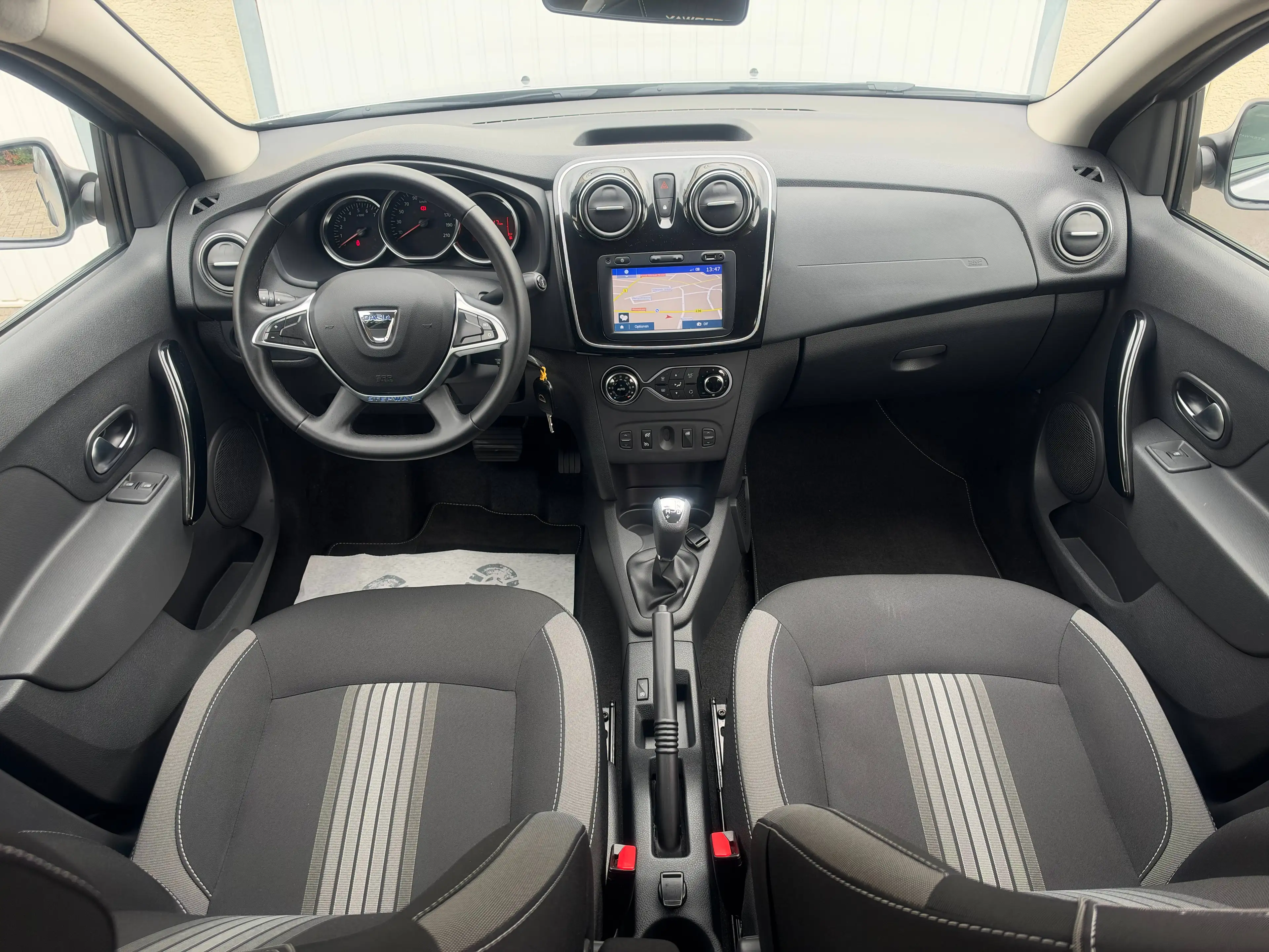 Dacia Sandero STEPWAY CELEBRATION KAMERA PDC MEDIA NAVI BLUETOOTH STARTSTOP TEMPOMAT LED AUX USB — photo 9