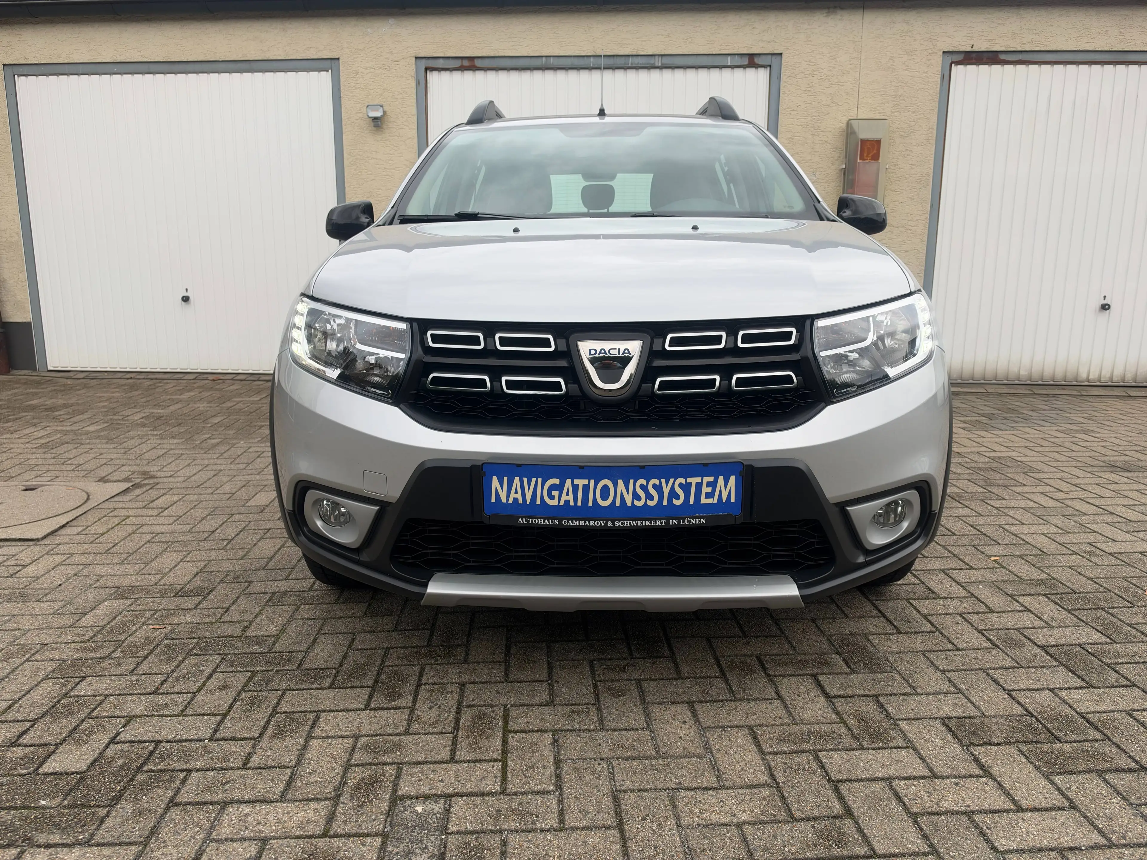 Dacia Sandero STEPWAY CELEBRATION KAMERA PDC MEDIA NAVI BLUETOOTH STARTSTOP TEMPOMAT LED AUX USB