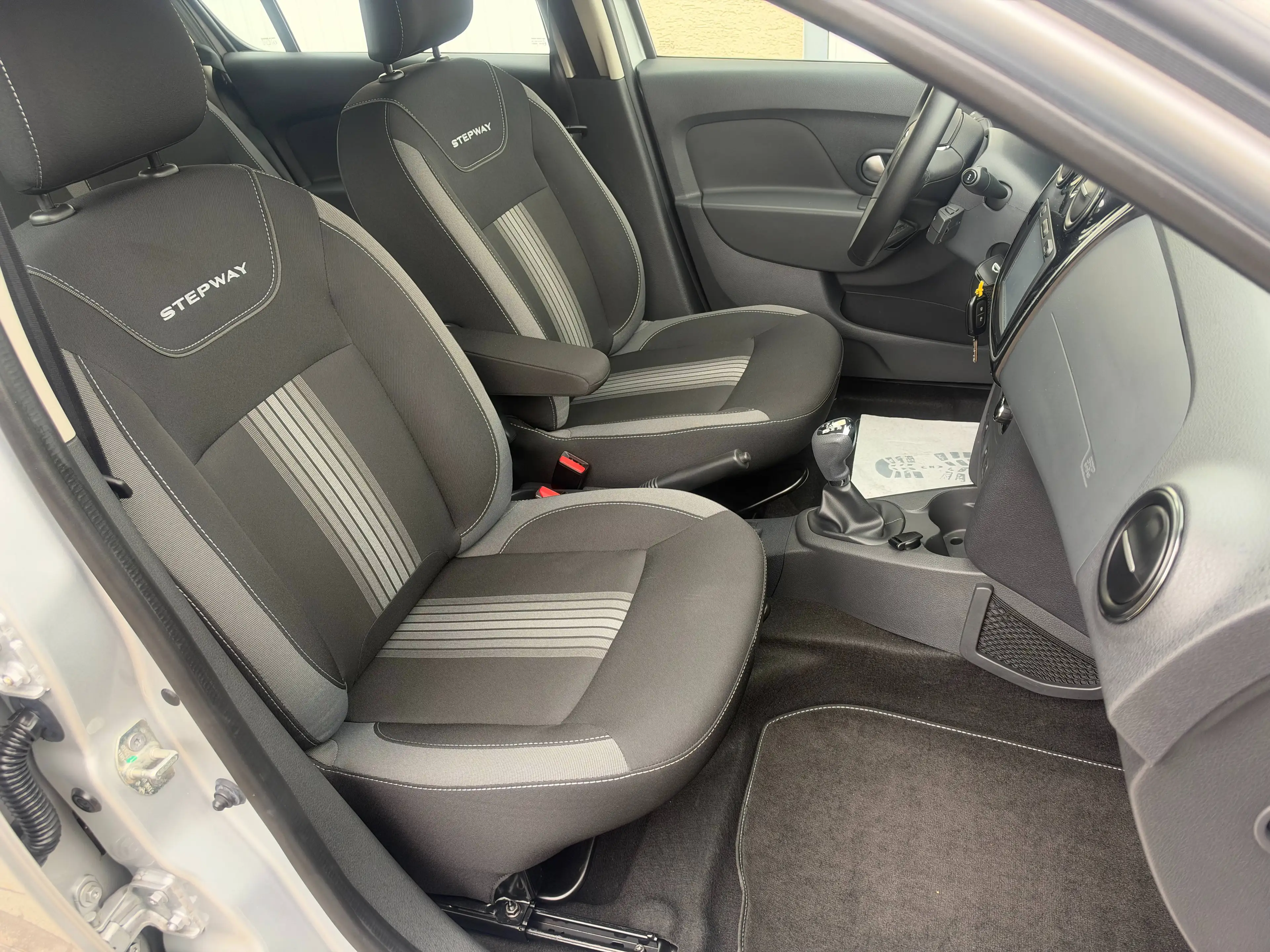 Dacia Sandero STEPWAY CELEBRATION KAMERA PDC MEDIA NAVI BLUETOOTH STARTSTOP TEMPOMAT LED AUX USB — photo 13