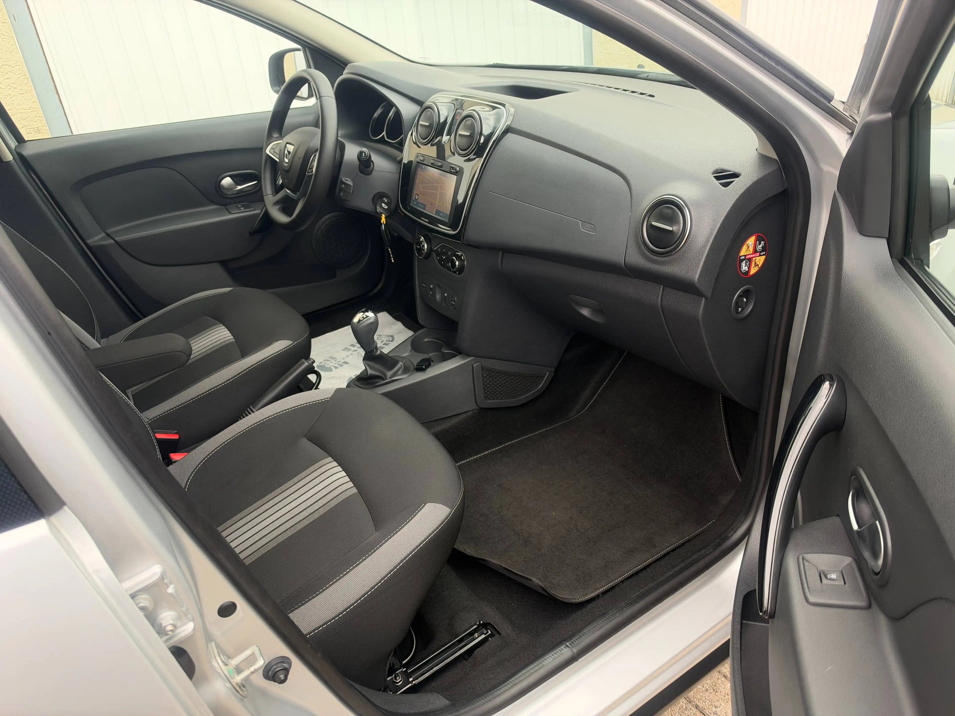 Dacia Sandero STEPWAY CELEBRATION KAMERA PDC MEDIA NAVI BLUETOOTH STARTSTOP TEMPOMAT LED AUX USB — photo 12