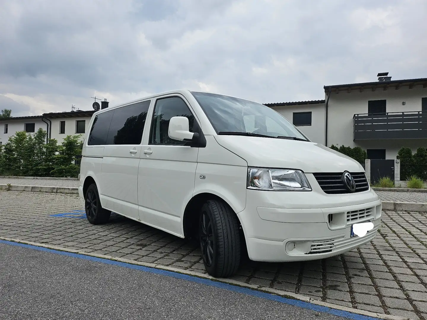 Volkswagen T5 Caravelle - 1
