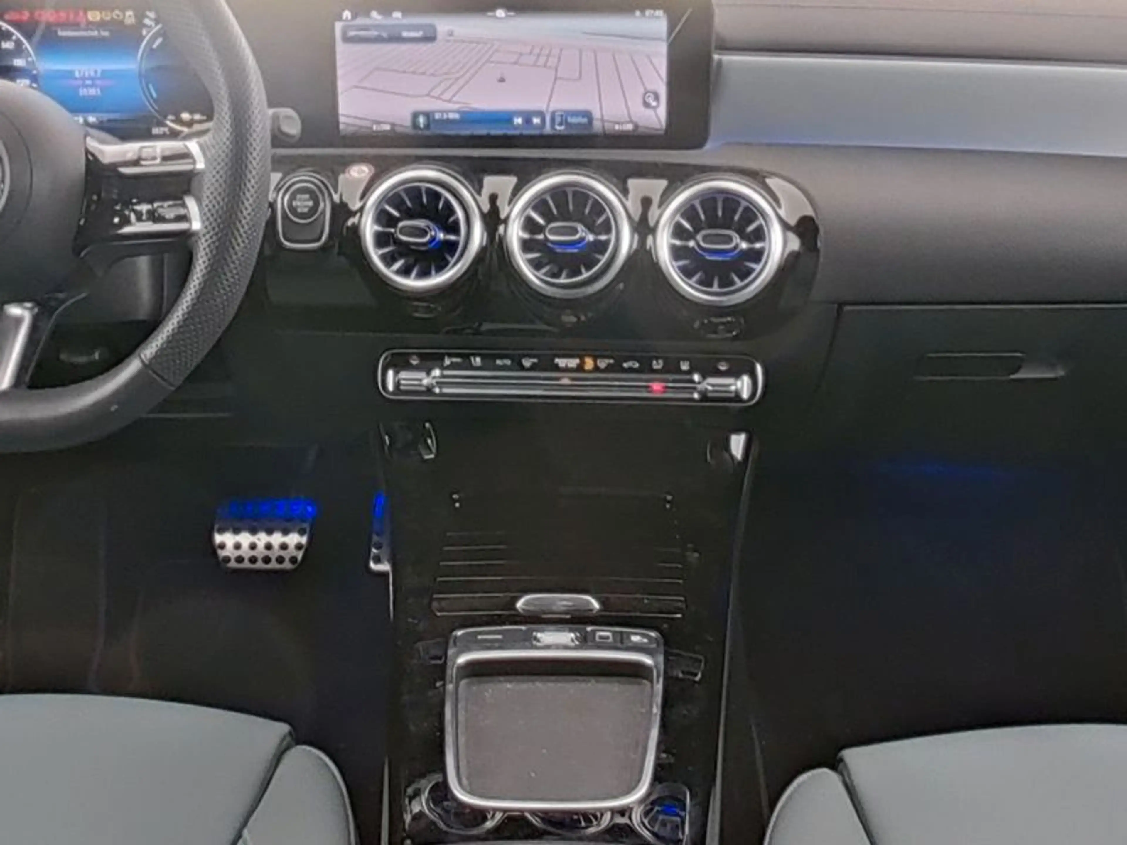 Mercedes-Benz CLA 250 CLA 250 e Shooting Brake mit EQ Hybrid Technolog — photo 5