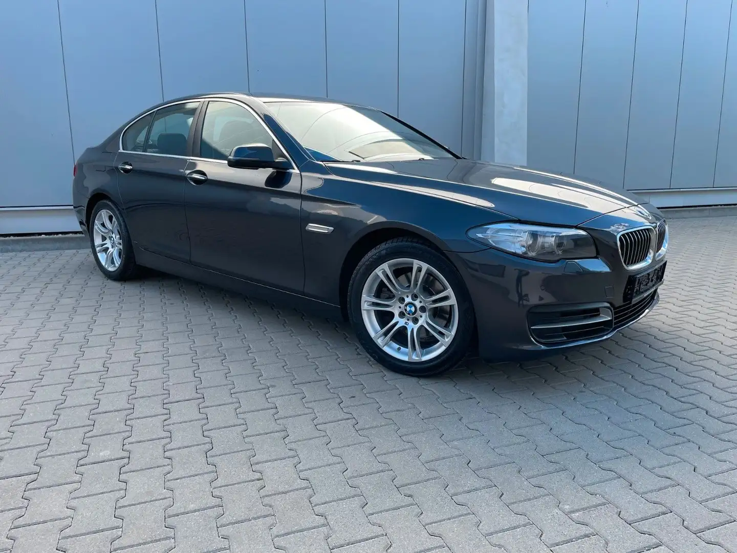 BMW 520 d Automatik VOLLAUSSTATTUNG EURO6 Grau - 2