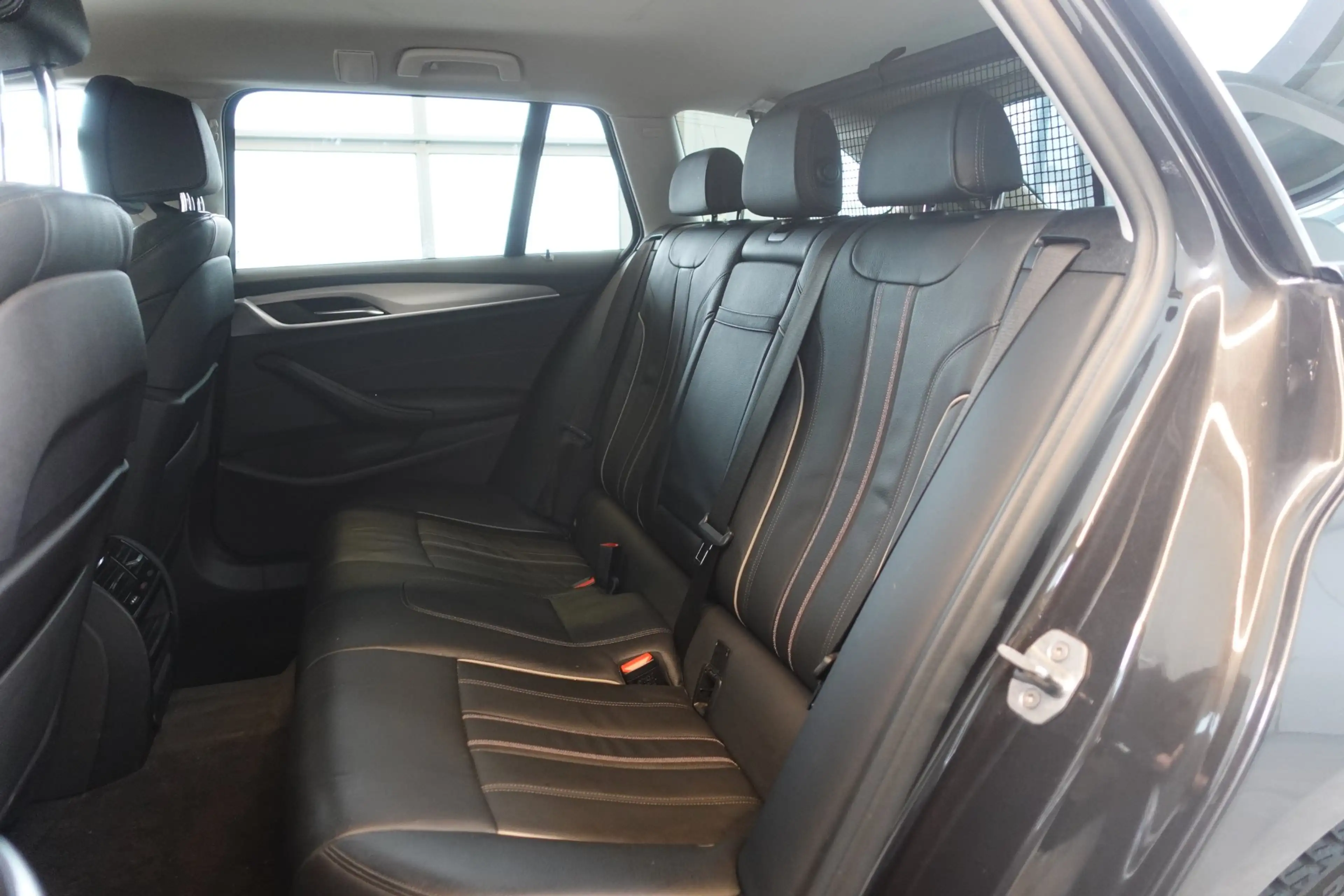 BMW 530 d xDrive G31 — photo 9