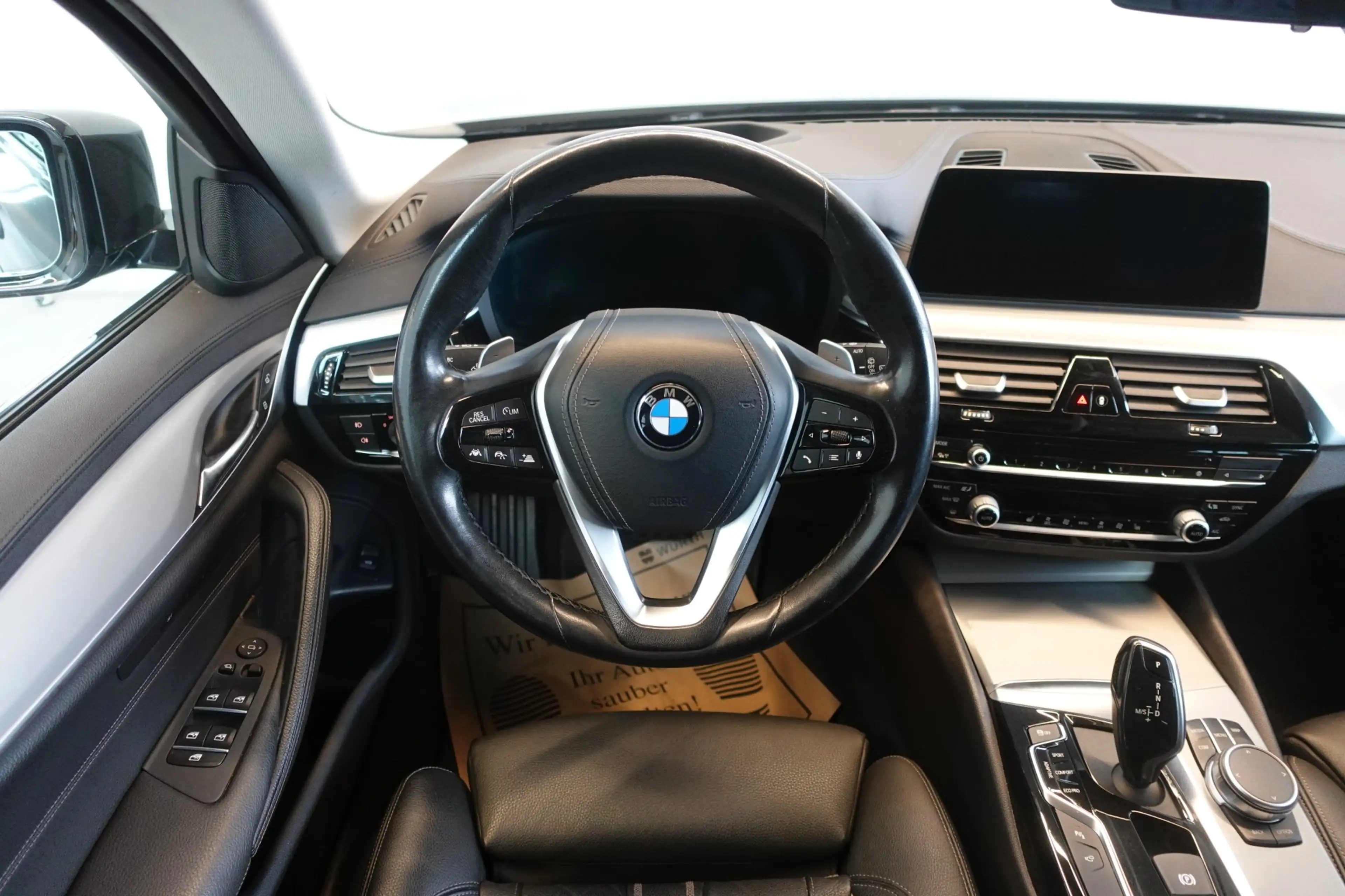 BMW 530 d xDrive G31 — photo 12