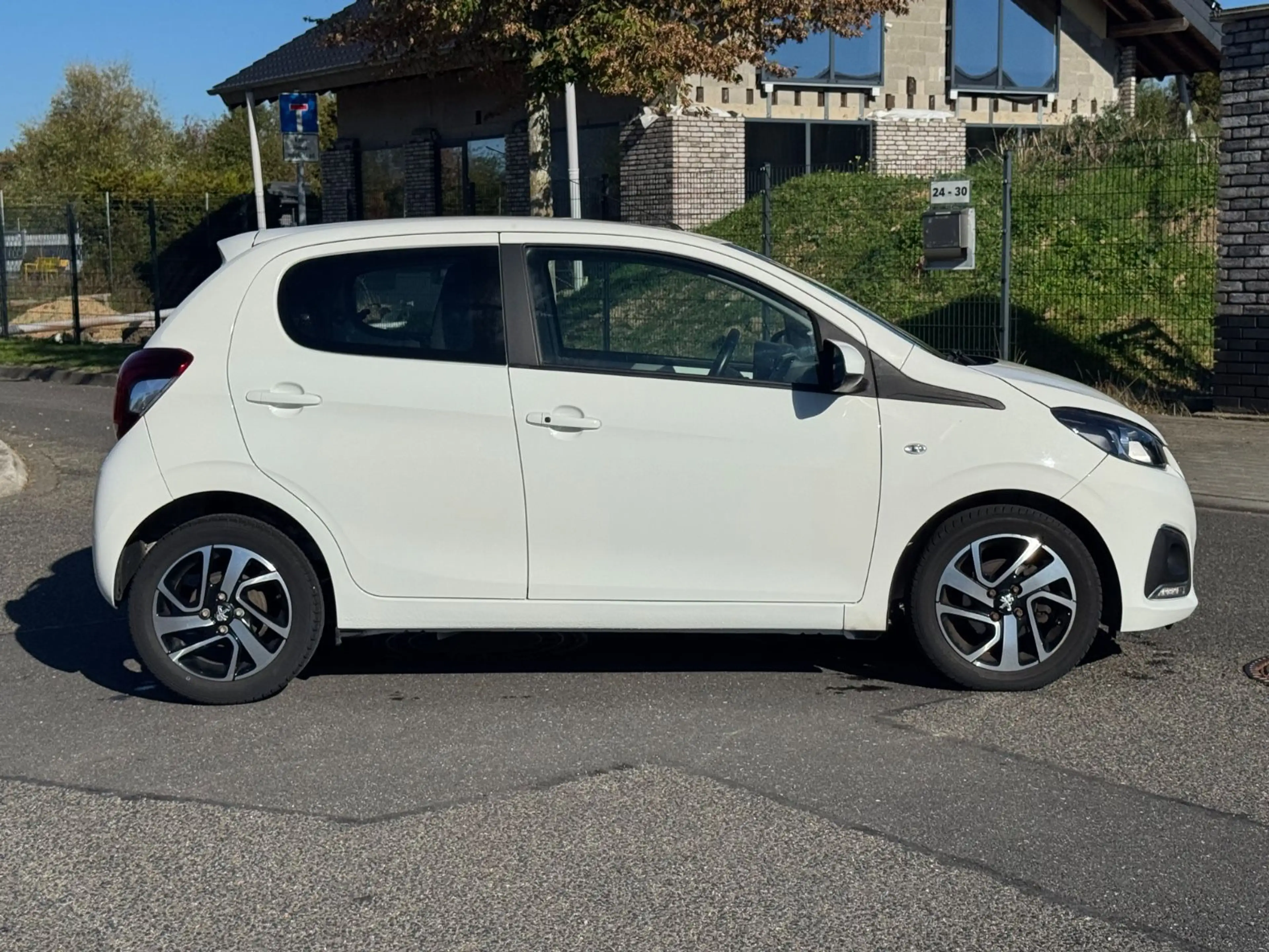 Peugeot 108 Allure *Navi*Klima*Tempomat* — photo 6