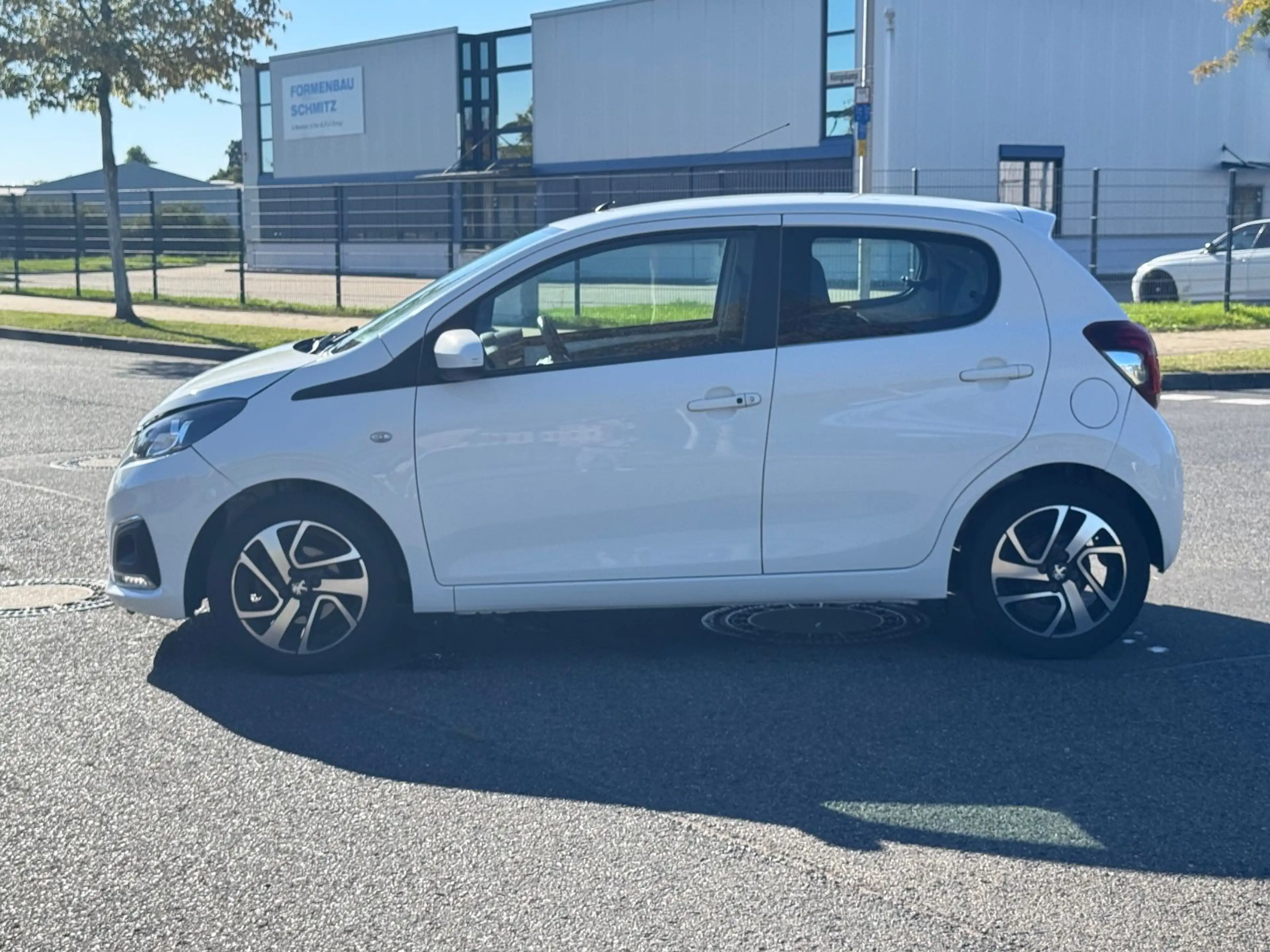 Peugeot 108 Allure *Navi*Klima*Tempomat* — photo 2
