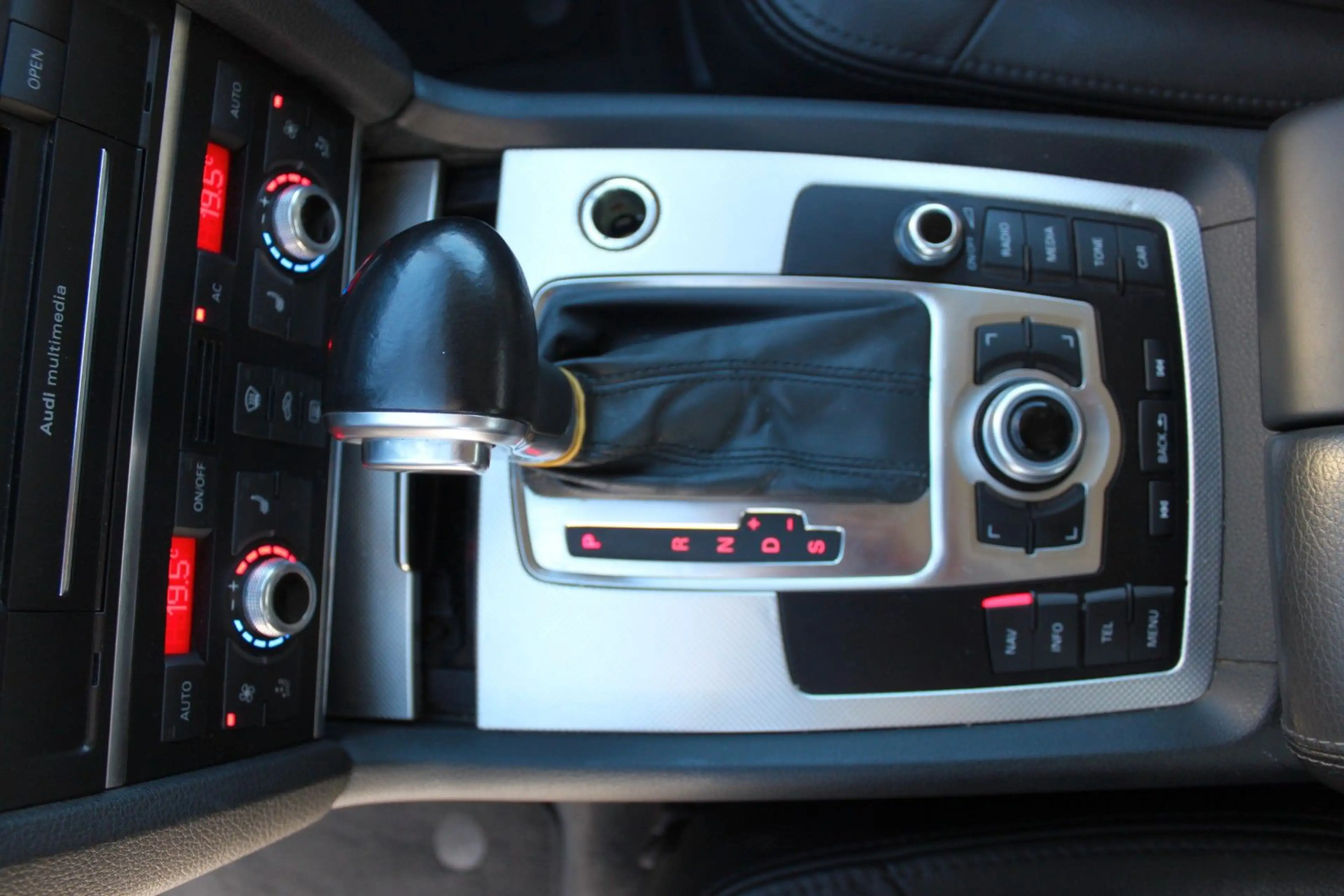 Audi Q7 3.0 TDI quattro — photo 13