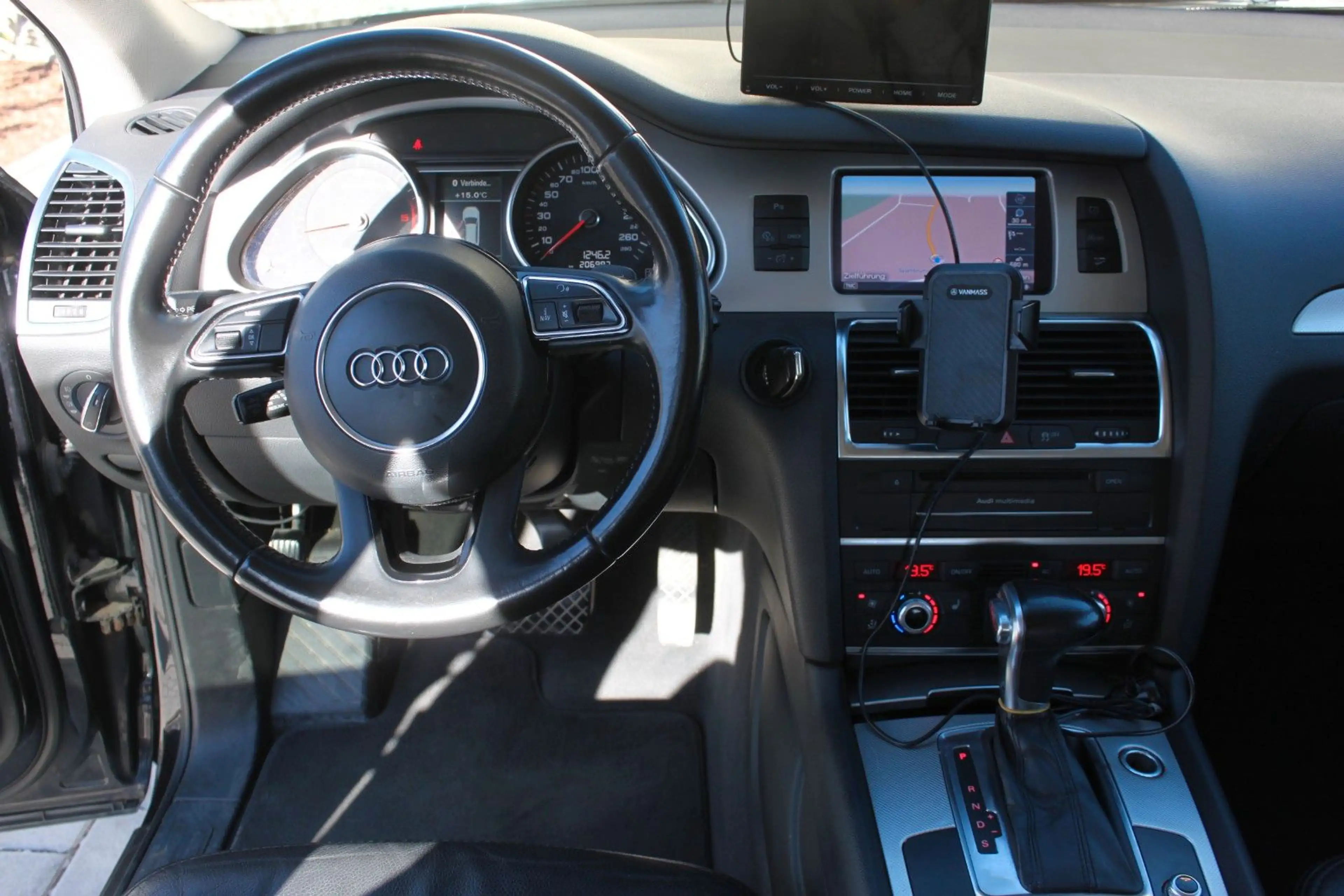 Audi Q7 3.0 TDI quattro — photo 10
