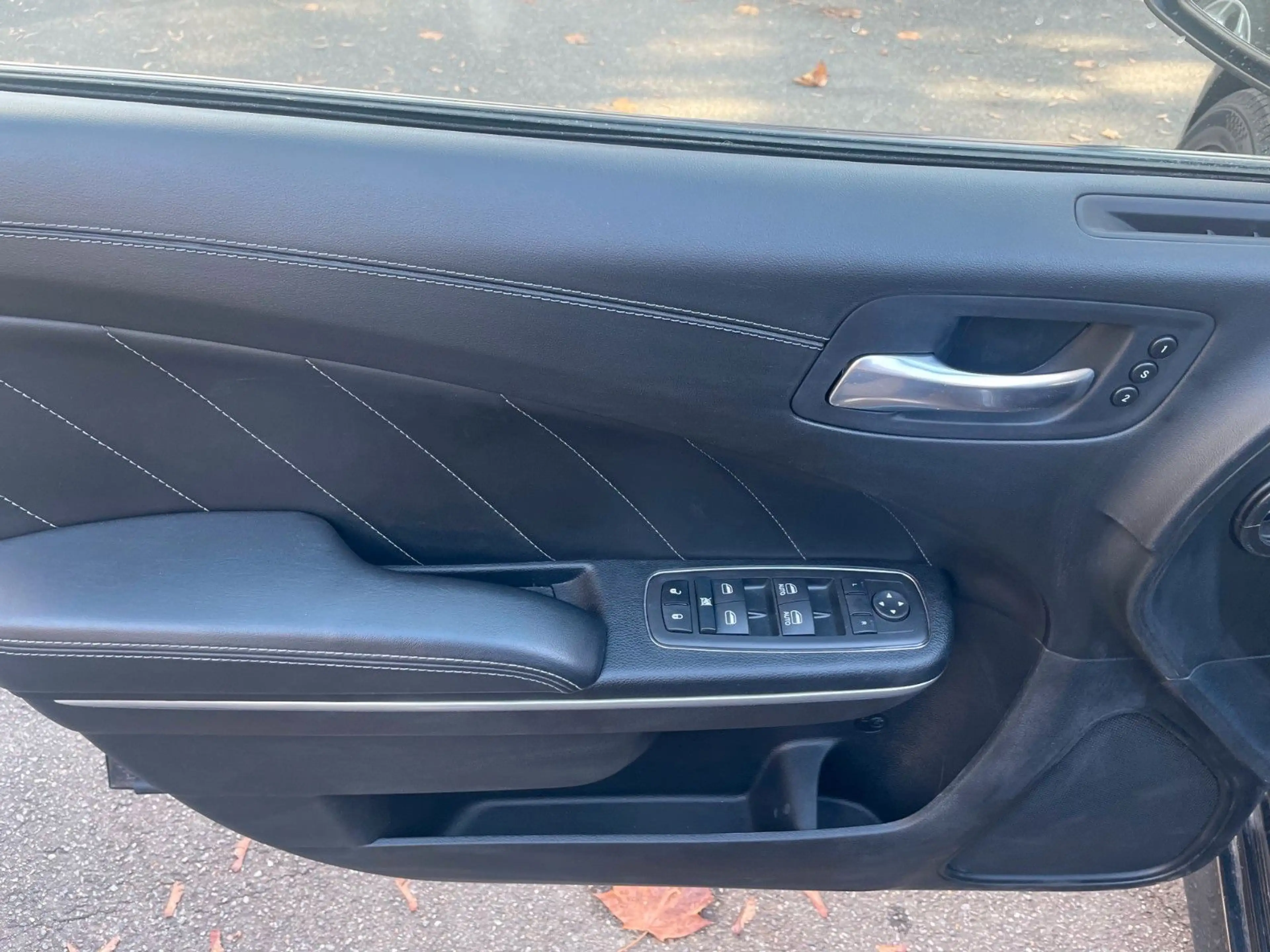 Dodge Charger SRT 6.4 Hemi V8 392 cui Scat Pack — photo 11
