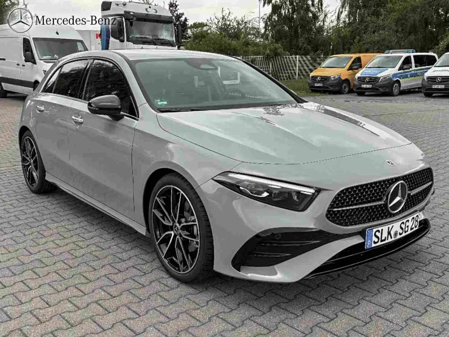 Mercedes-Benz A 180 AMG MBUX+RüKam+M-LED+AHK+Night+Distronic Grau - 2