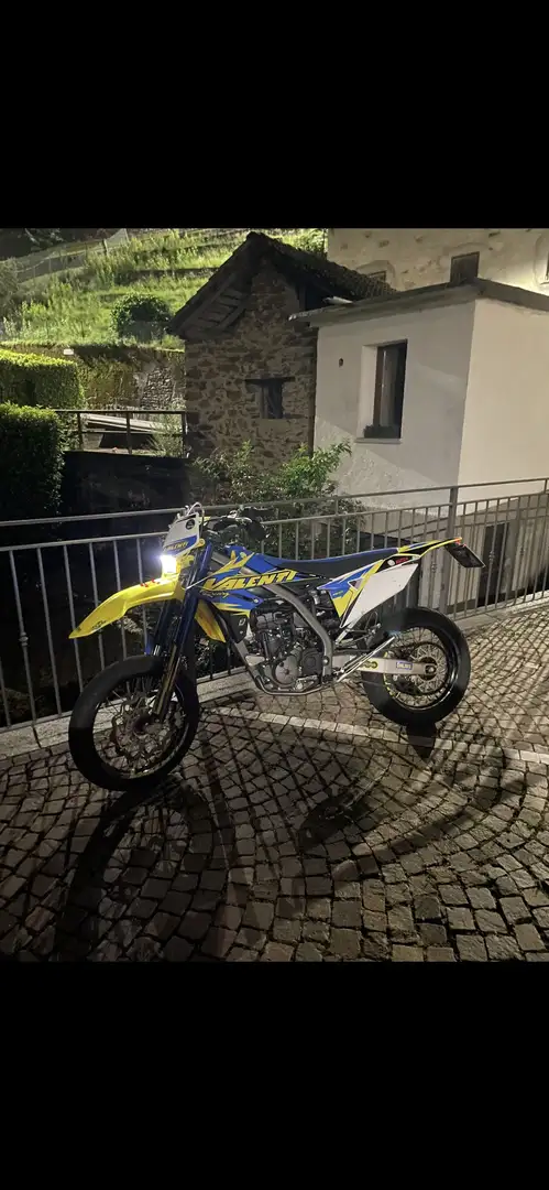 Suzuki RM 125 La moto non è un suzuki rm ma un valenti sm 125 - 2