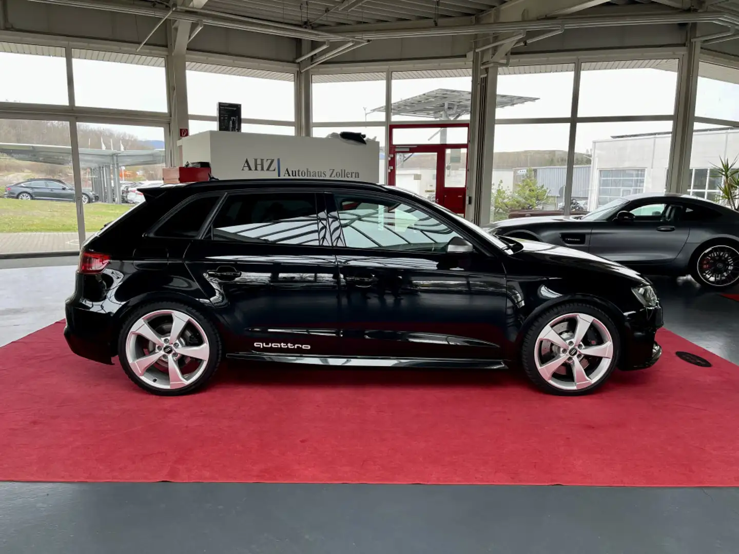 Audi RS3 2.5 TFSI quattro RS AGA Magr. Navi LED B&O Schwarz - 2