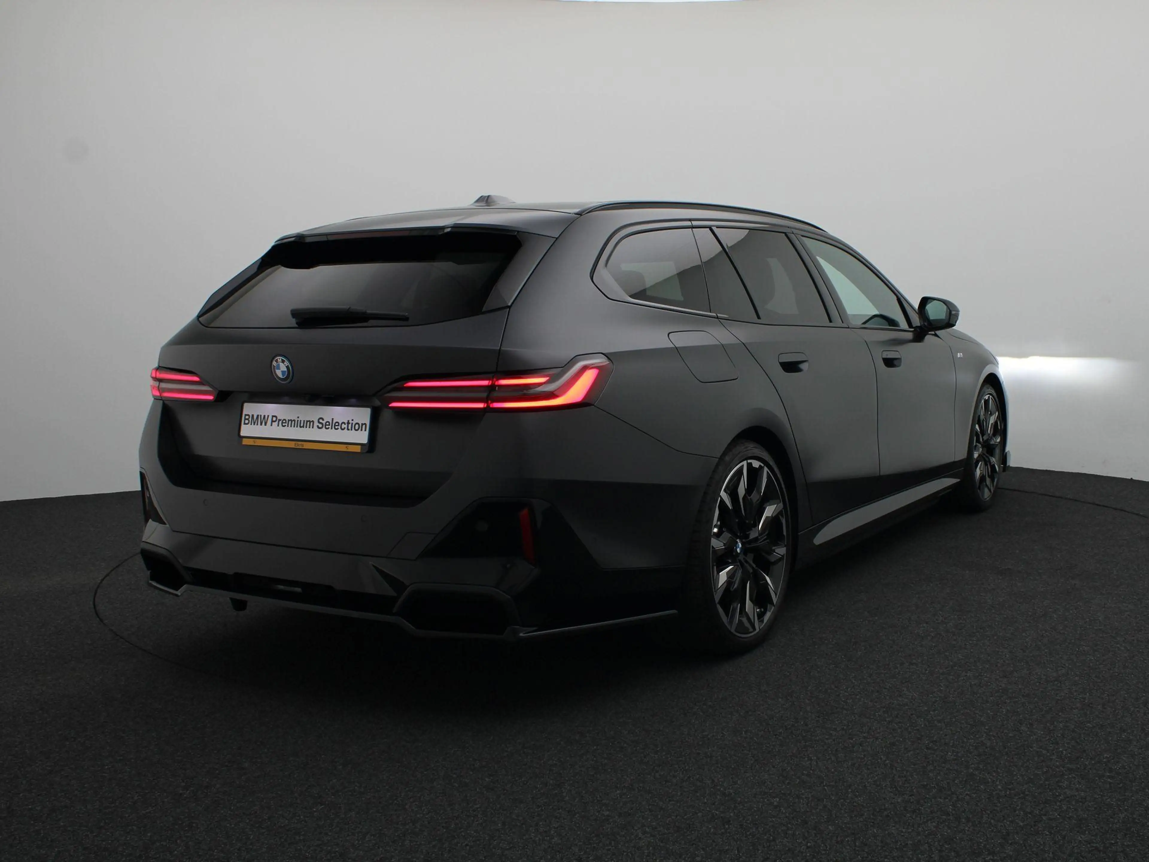 BMW i5 Touring eDrive40 | M Sportpakket Pro | Innovation — photo 2
