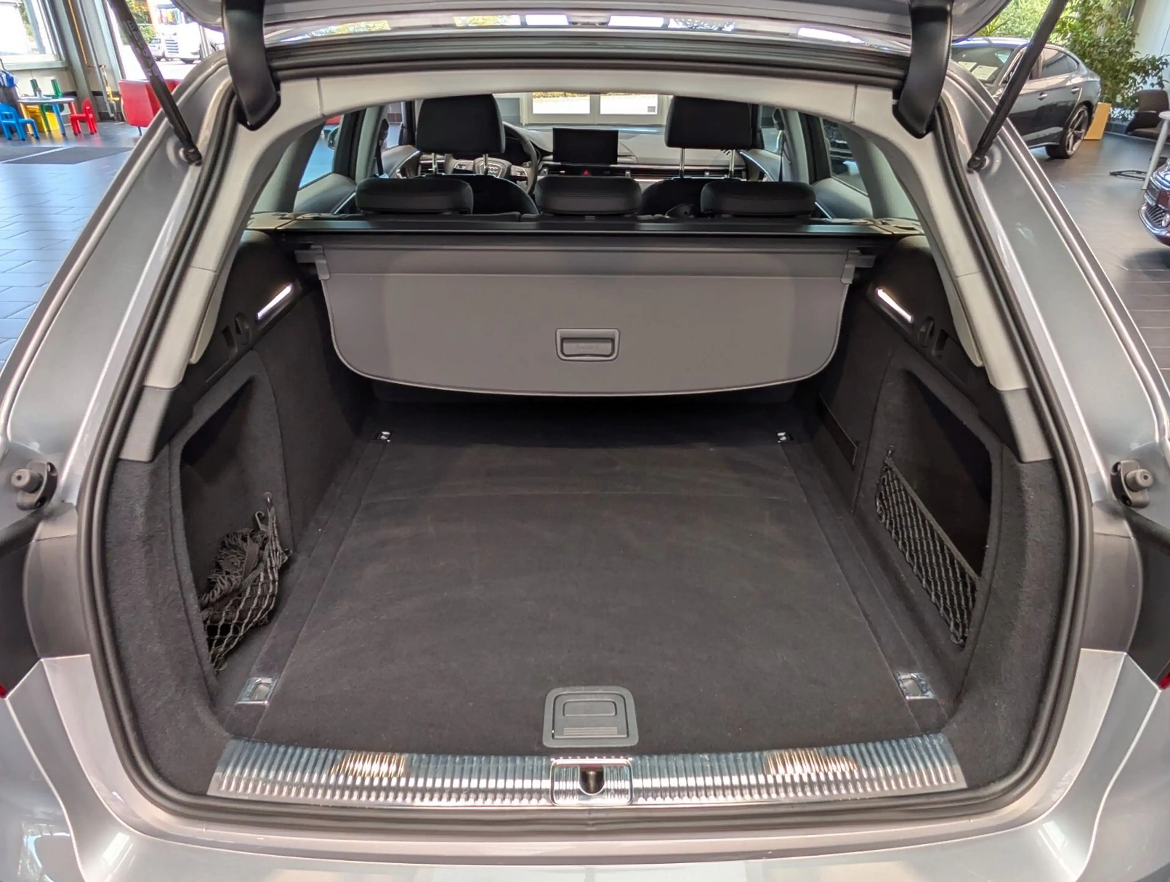 Audi A4 Avant 35 TDI S tronic advanced — photo 14