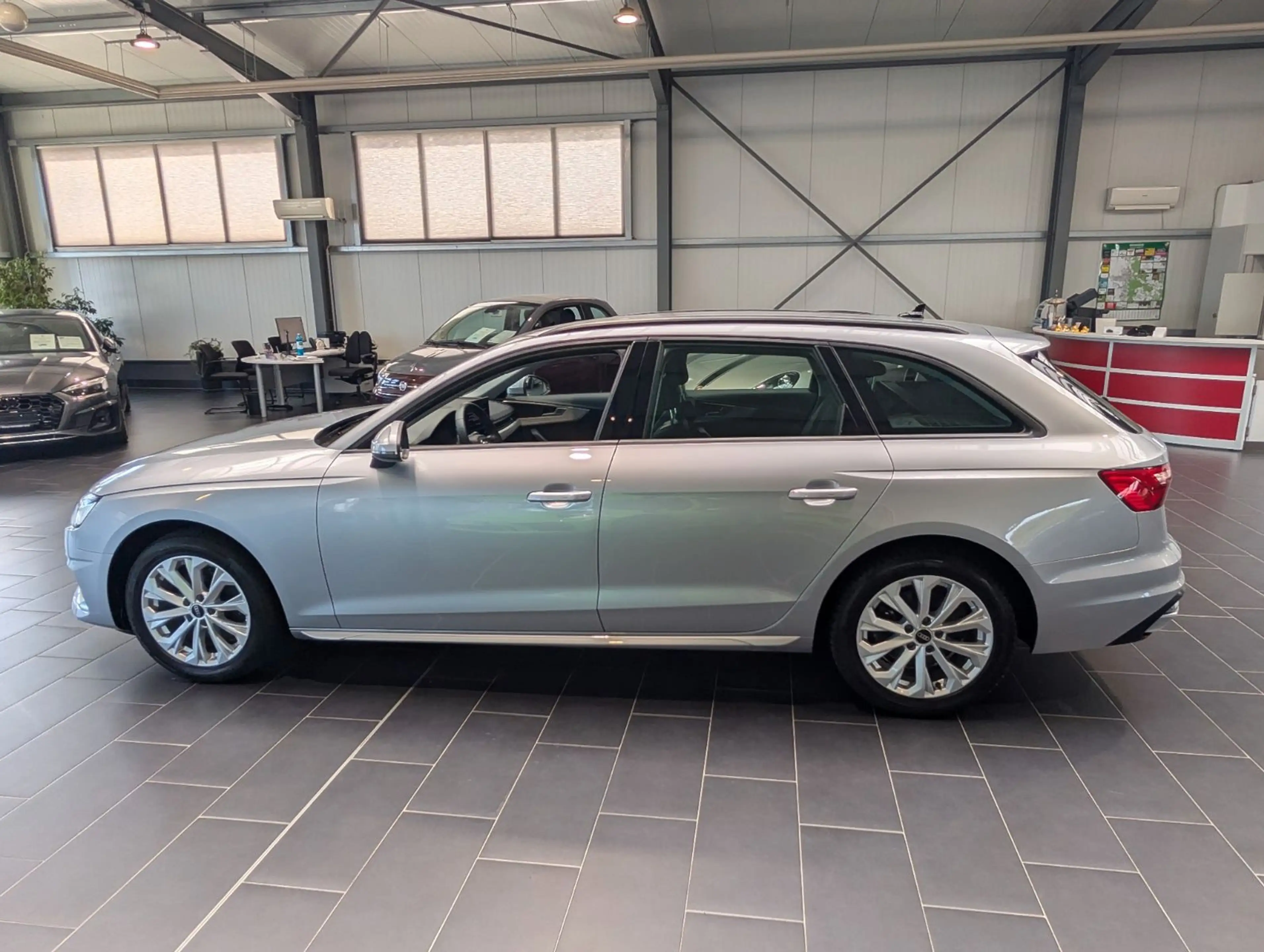 Audi A4 Avant 35 TDI S tronic advanced — photo 7