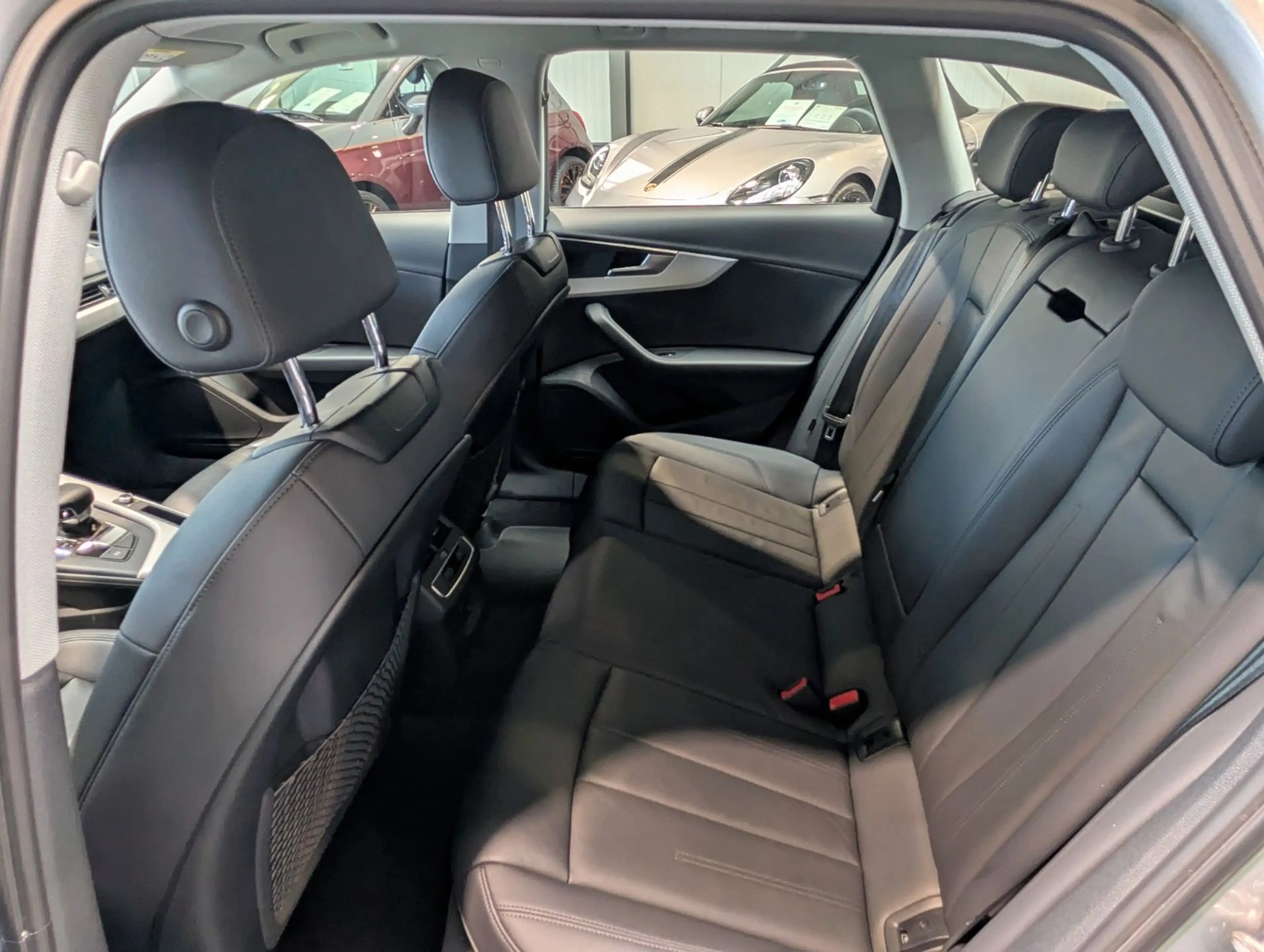 Audi A4 Avant 35 TDI S tronic advanced — photo 11