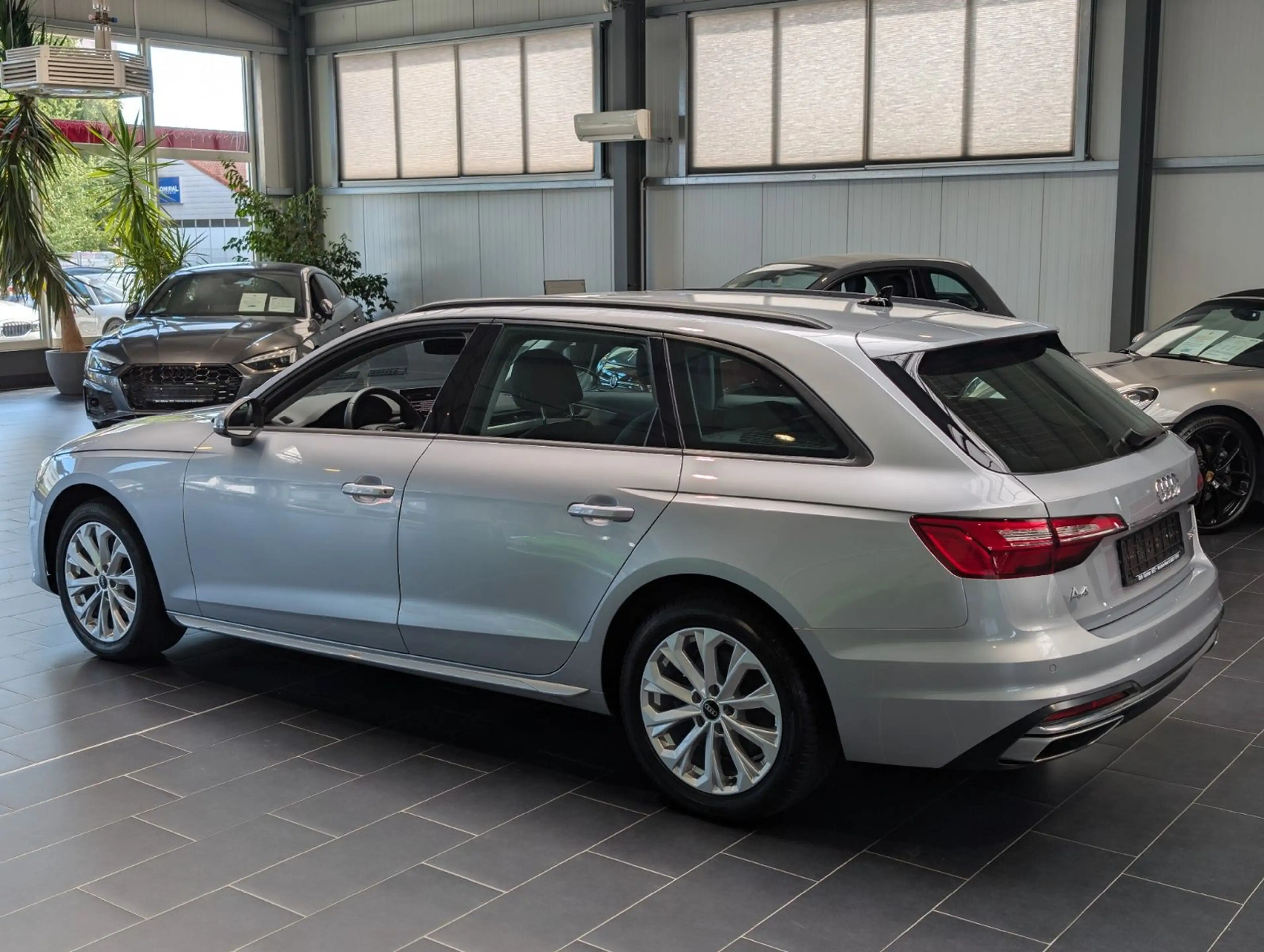 Audi A4 Avant 35 TDI S tronic advanced — photo 2