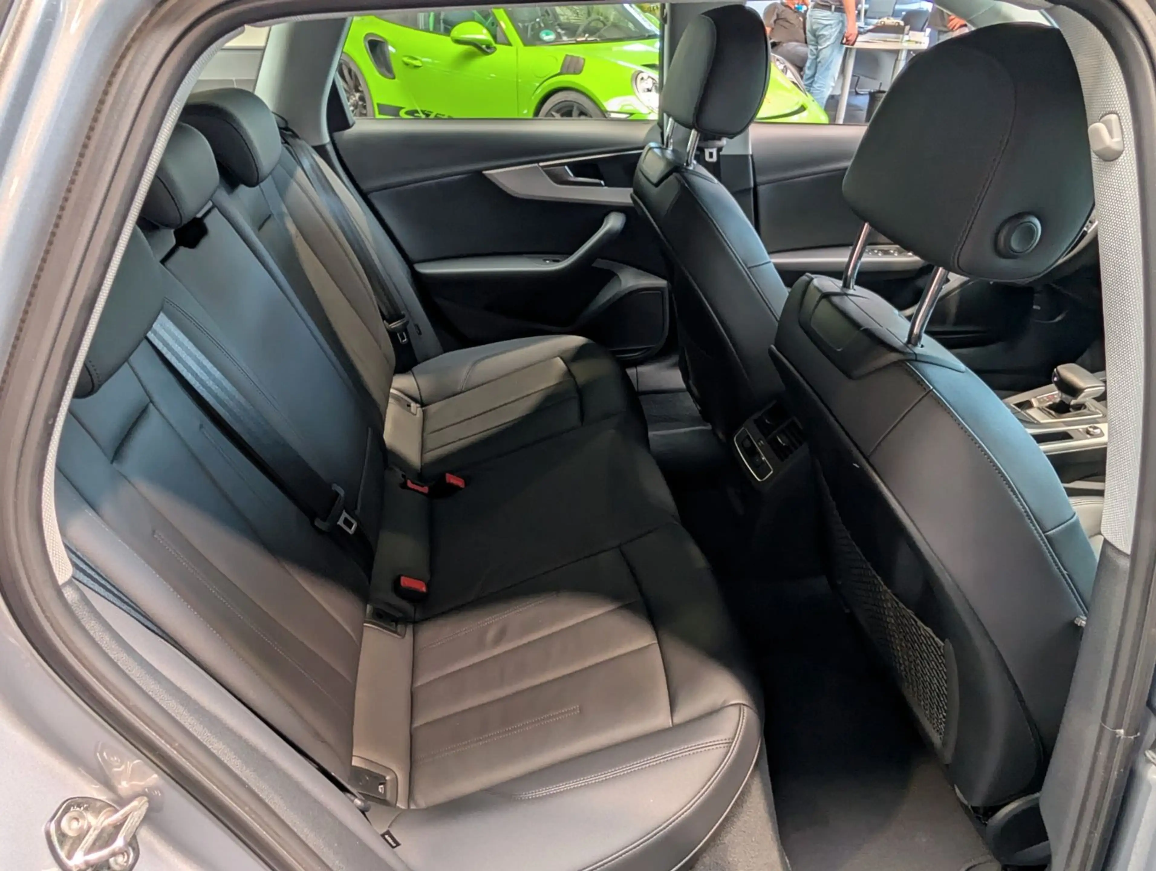 Audi A4 Avant 35 TDI S tronic advanced — photo 12