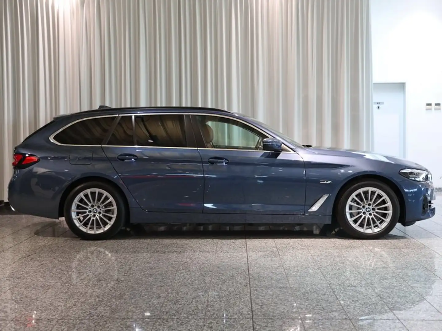 BMW 530 e Touring 18Zoll AHK HUD RFK ACC Blau - 2