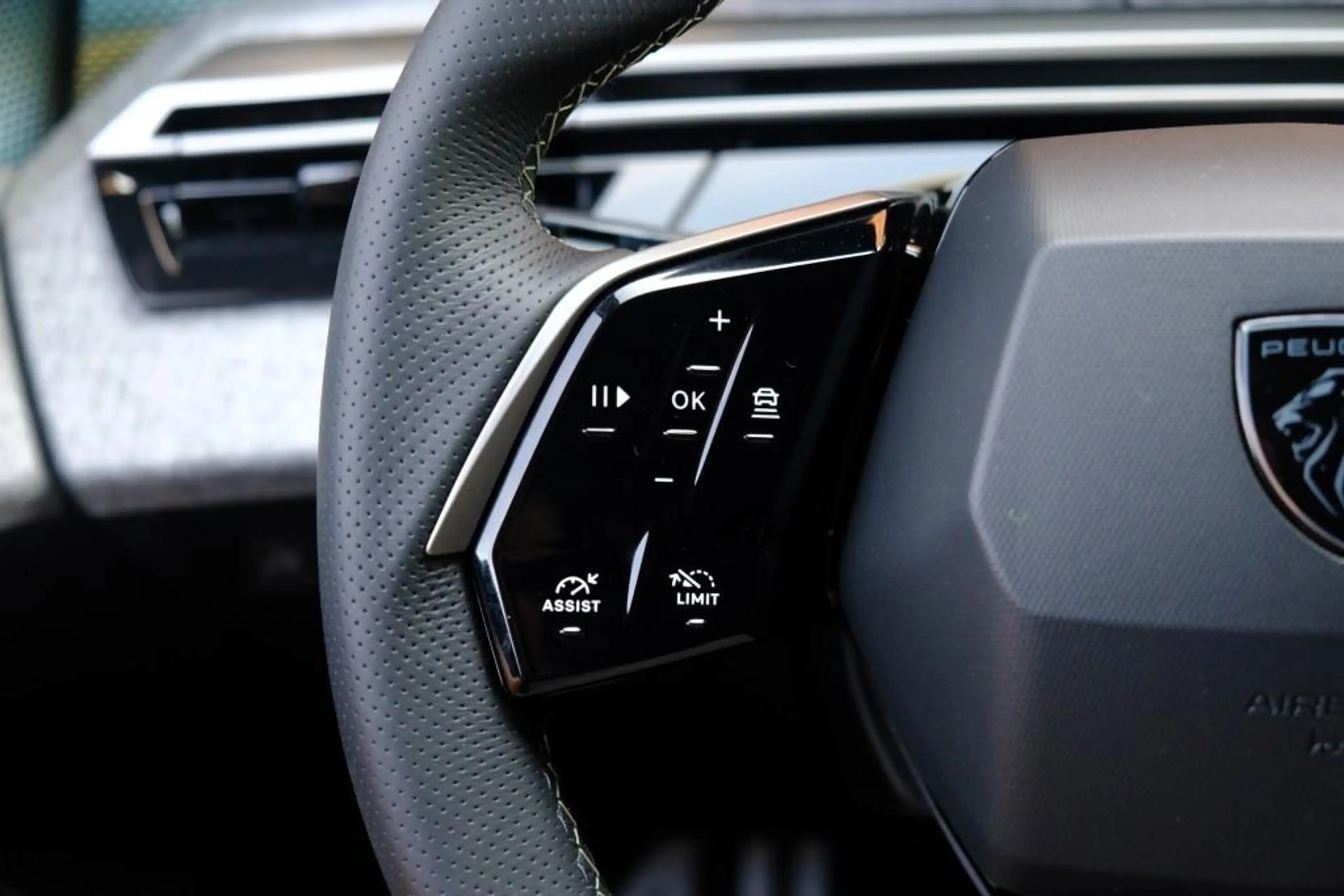 Peugeot 3008 1.2 Hybrid 145pk e-DCS6 GT | Navi | App Connect | — photo 9
