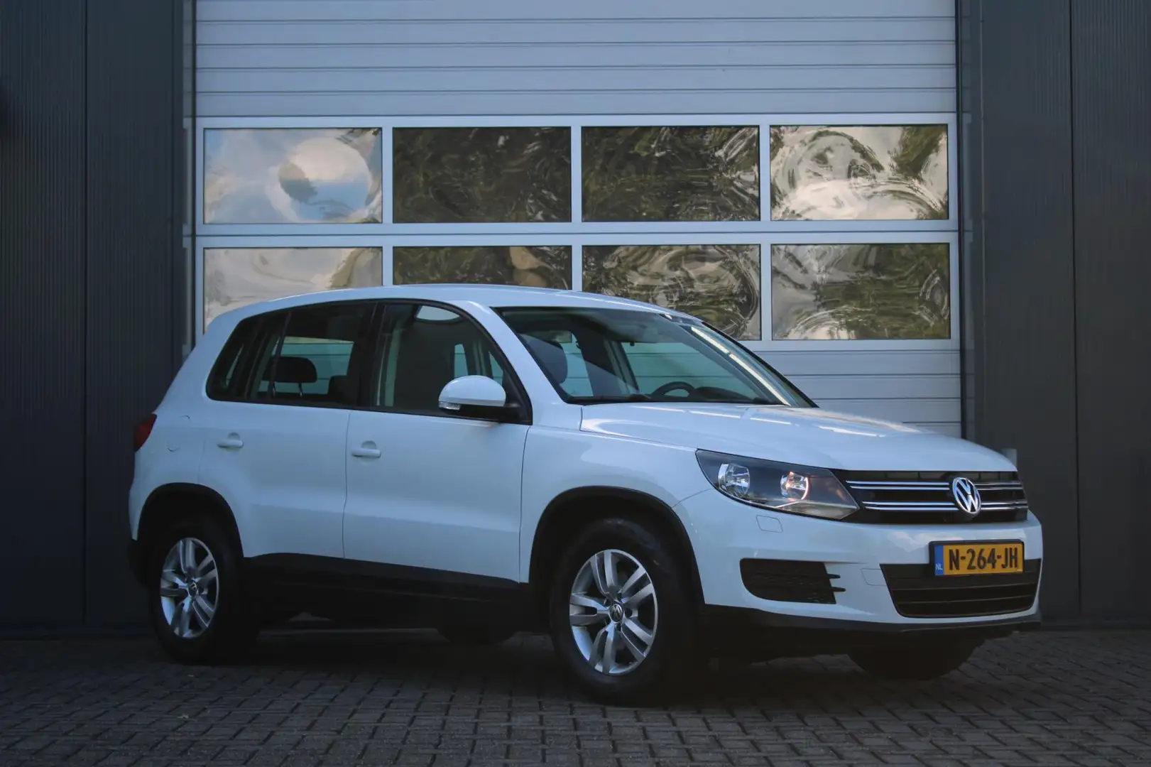 Volkswagen Tiguan 1.4 TSI Easyline 122pk Airco/Cruise/Stoelverwarmin Wit - 1